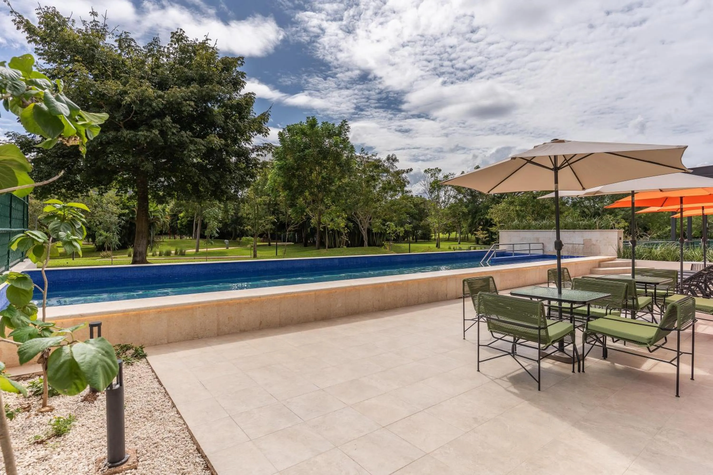 Swimming pool in Hyatt Place Merida/ Via Montejo