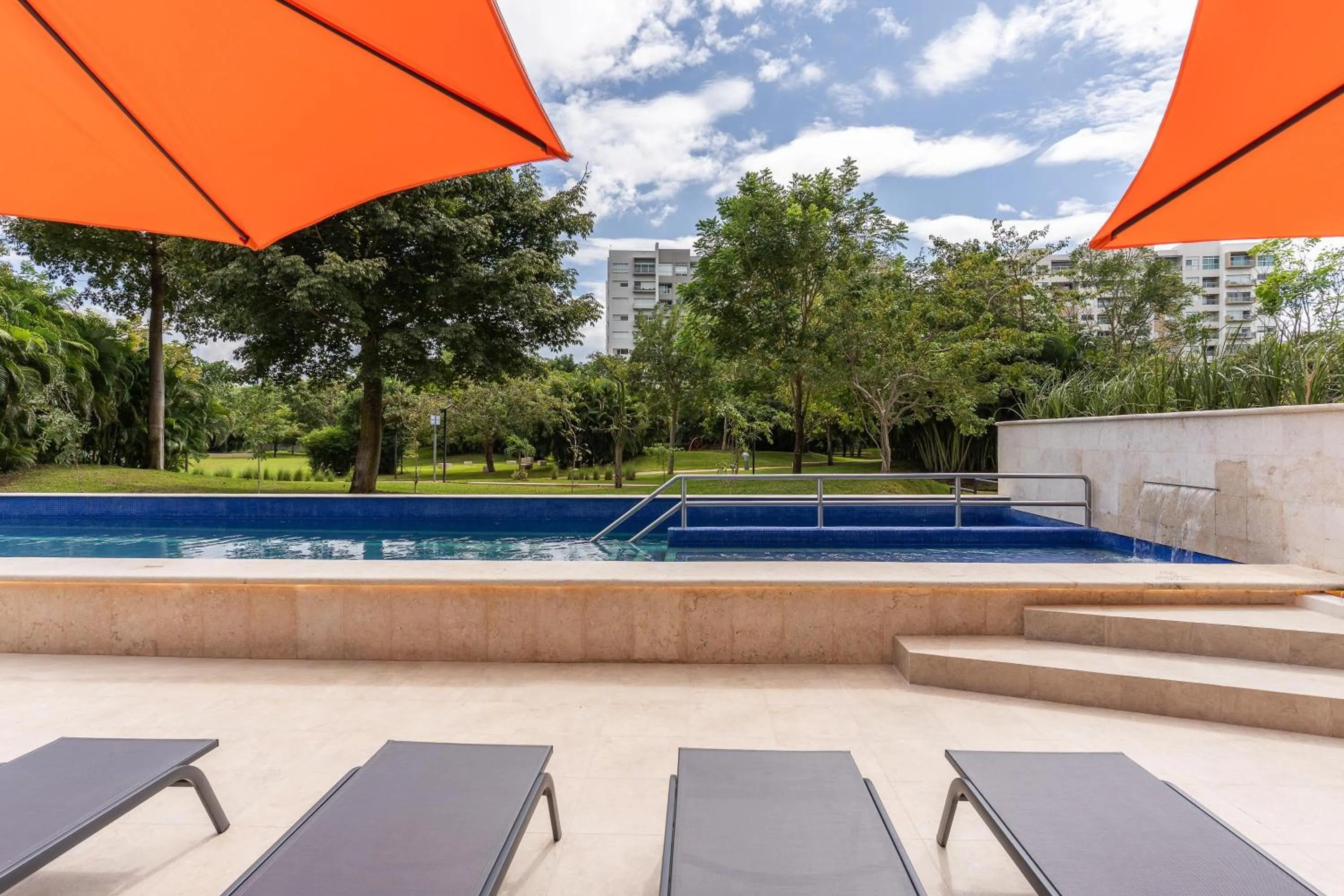 Swimming pool in Hyatt Place Merida/ Via Montejo