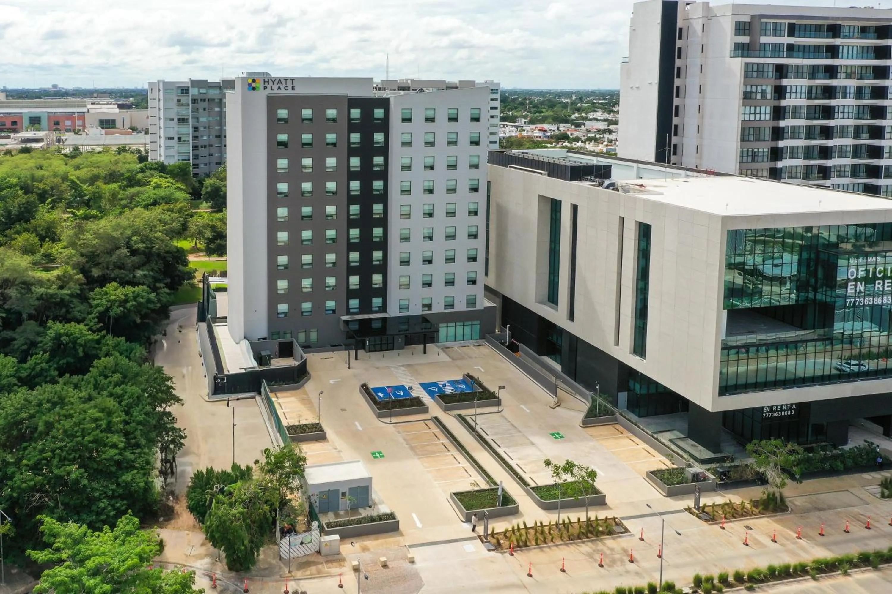 Property building in Hyatt Place Merida/ Via Montejo