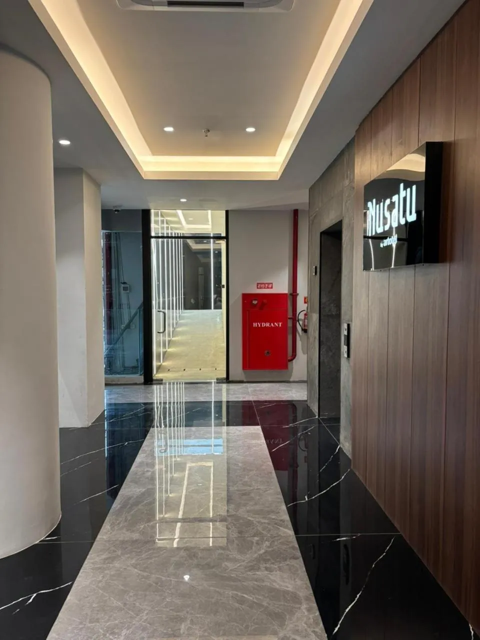 Lobby or reception in Nusatu by ARTOTEL - Semarang