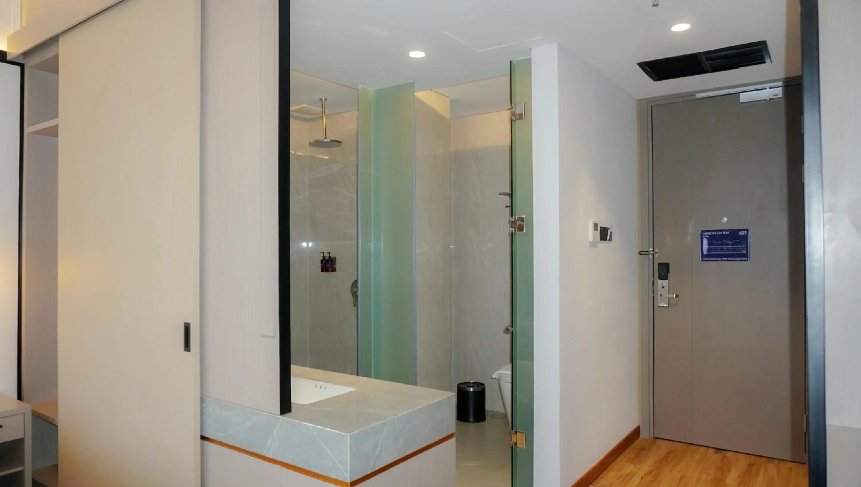 Bathroom in Nusatu by ARTOTEL - Semarang