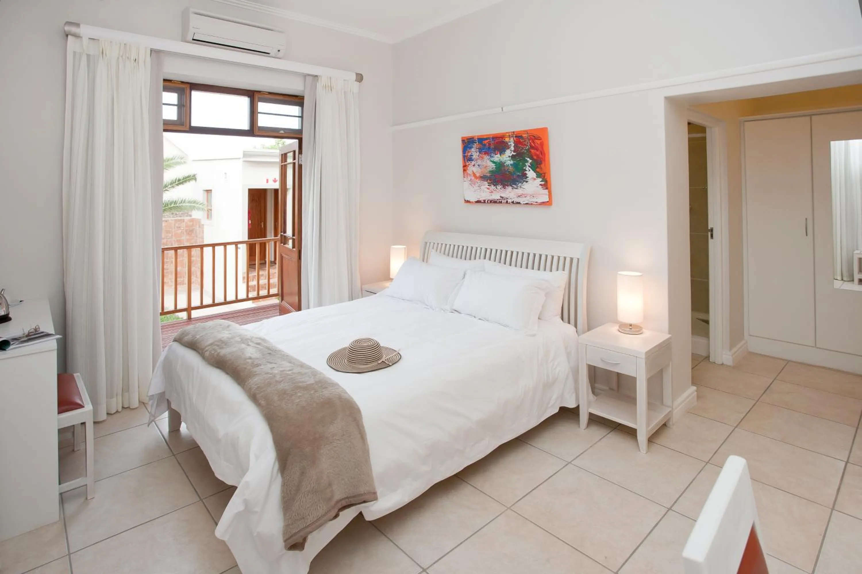 Photo of the whole room, Bed in The Queen Of Calitzdorp