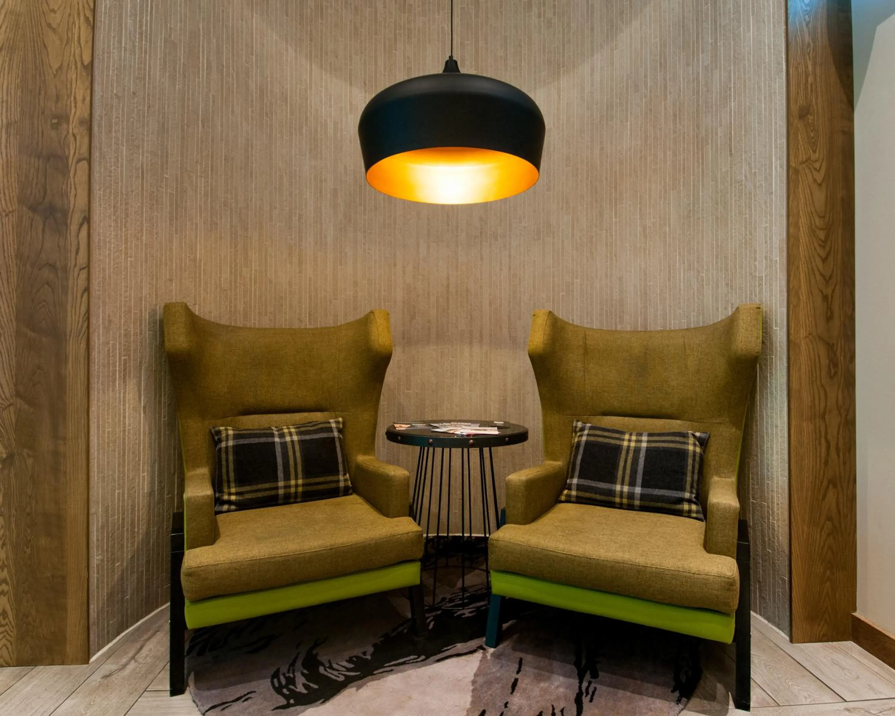 Lounge or bar in hub Edinburgh City Centre - Rose Street