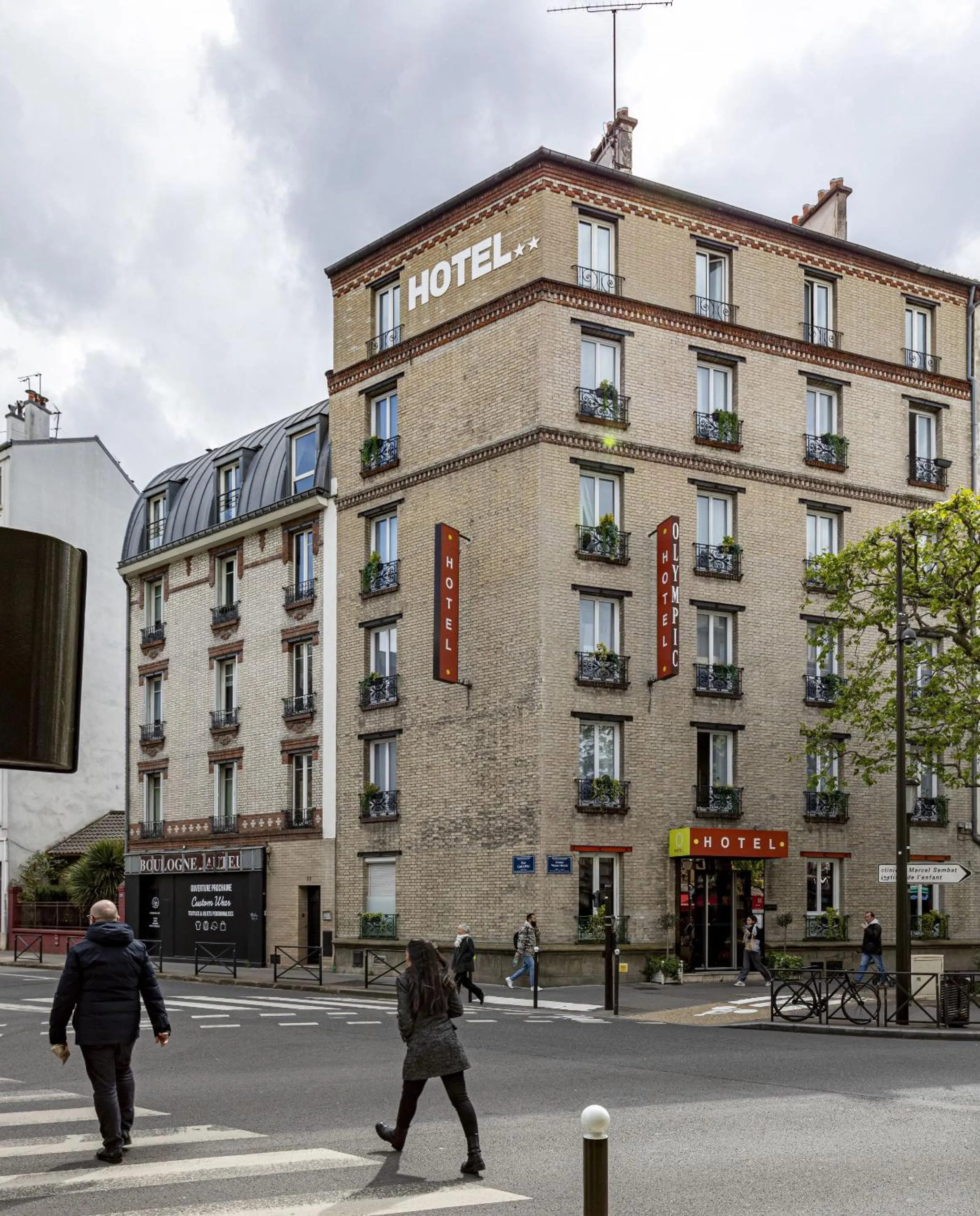 Facade/entrance in Hotel Olympic Paris Boulogne by Patrick Hayat