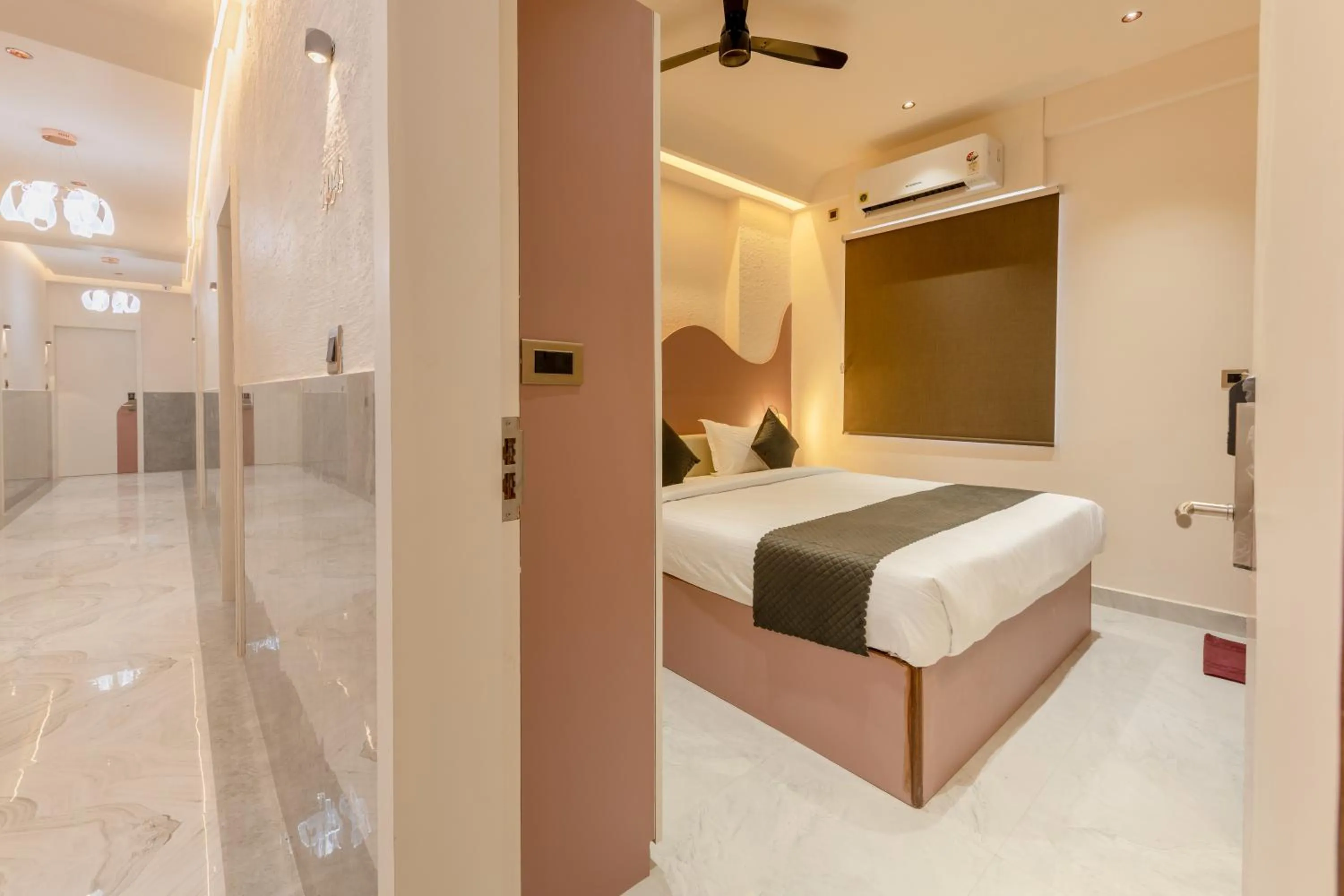 Bedroom, Bed in Legacy Inn, Mysore