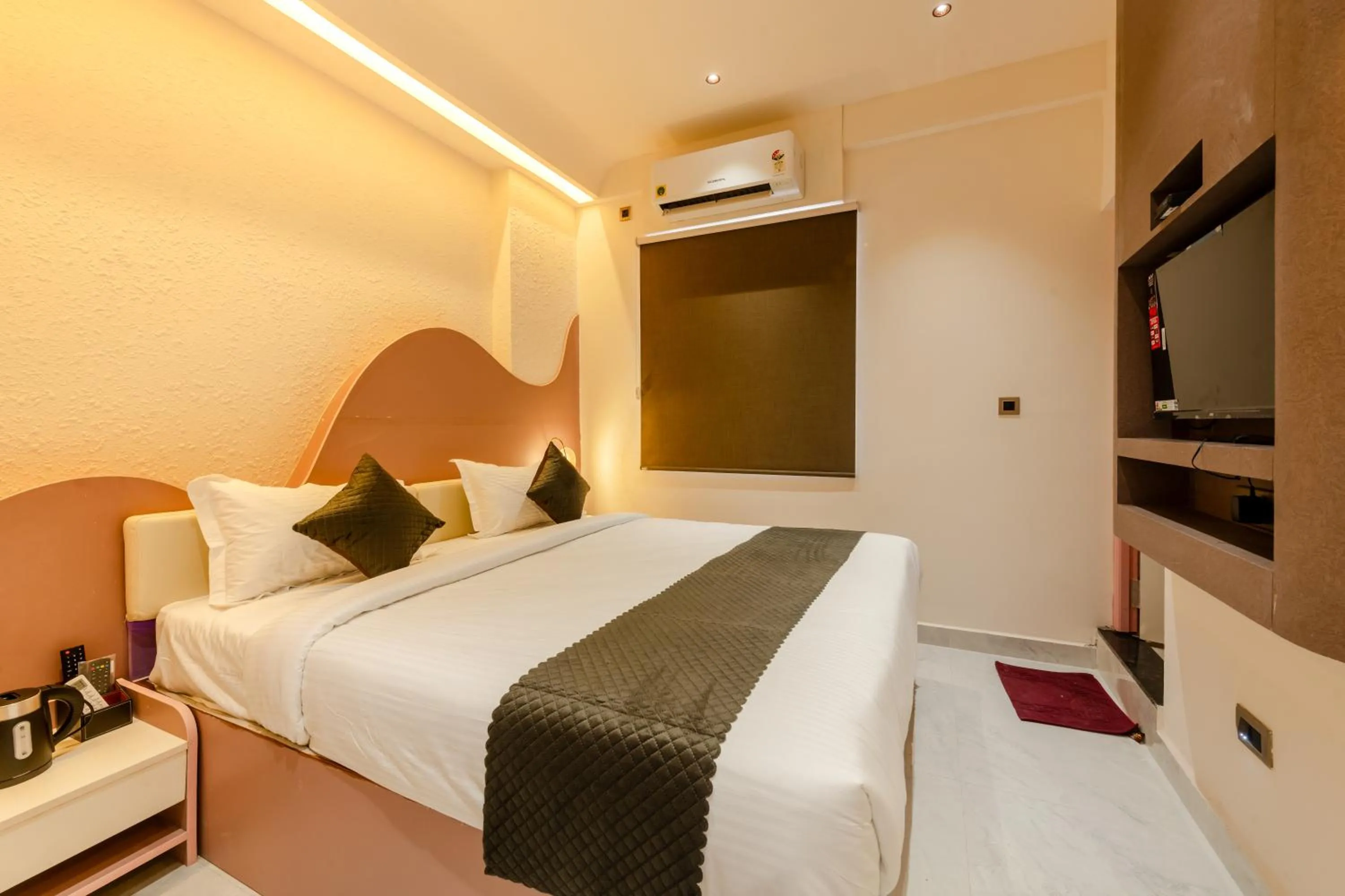 Photo of the whole room, Bed in Legacy Inn, Mysore