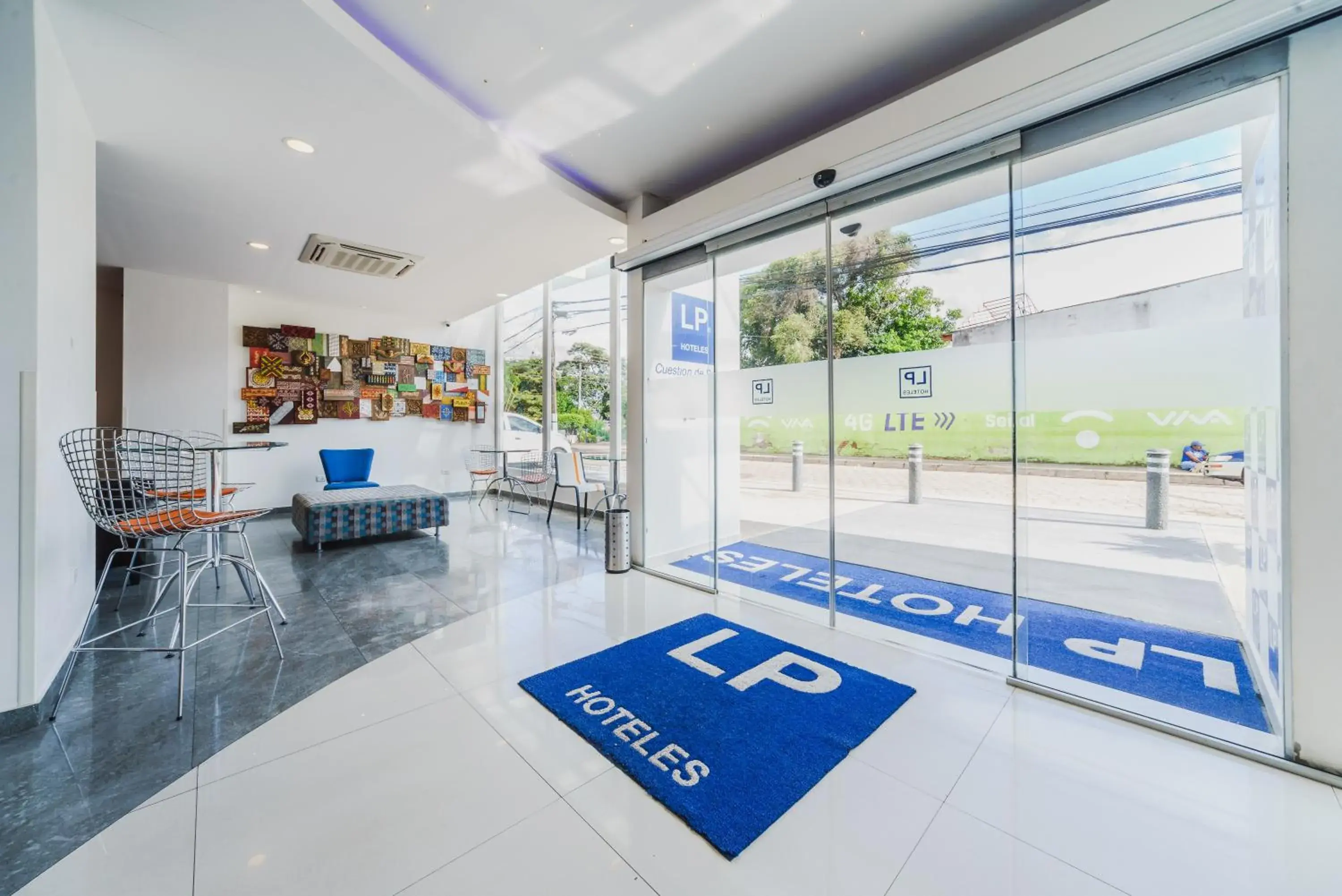 Facade/entrance in LP Equipetrol Facade/entrance in LP Equipetrol