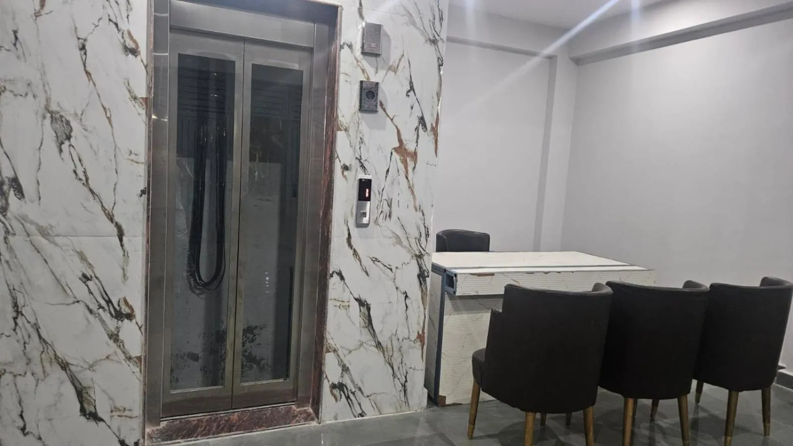 Hotel Glass Castle Near Yashobhoomi