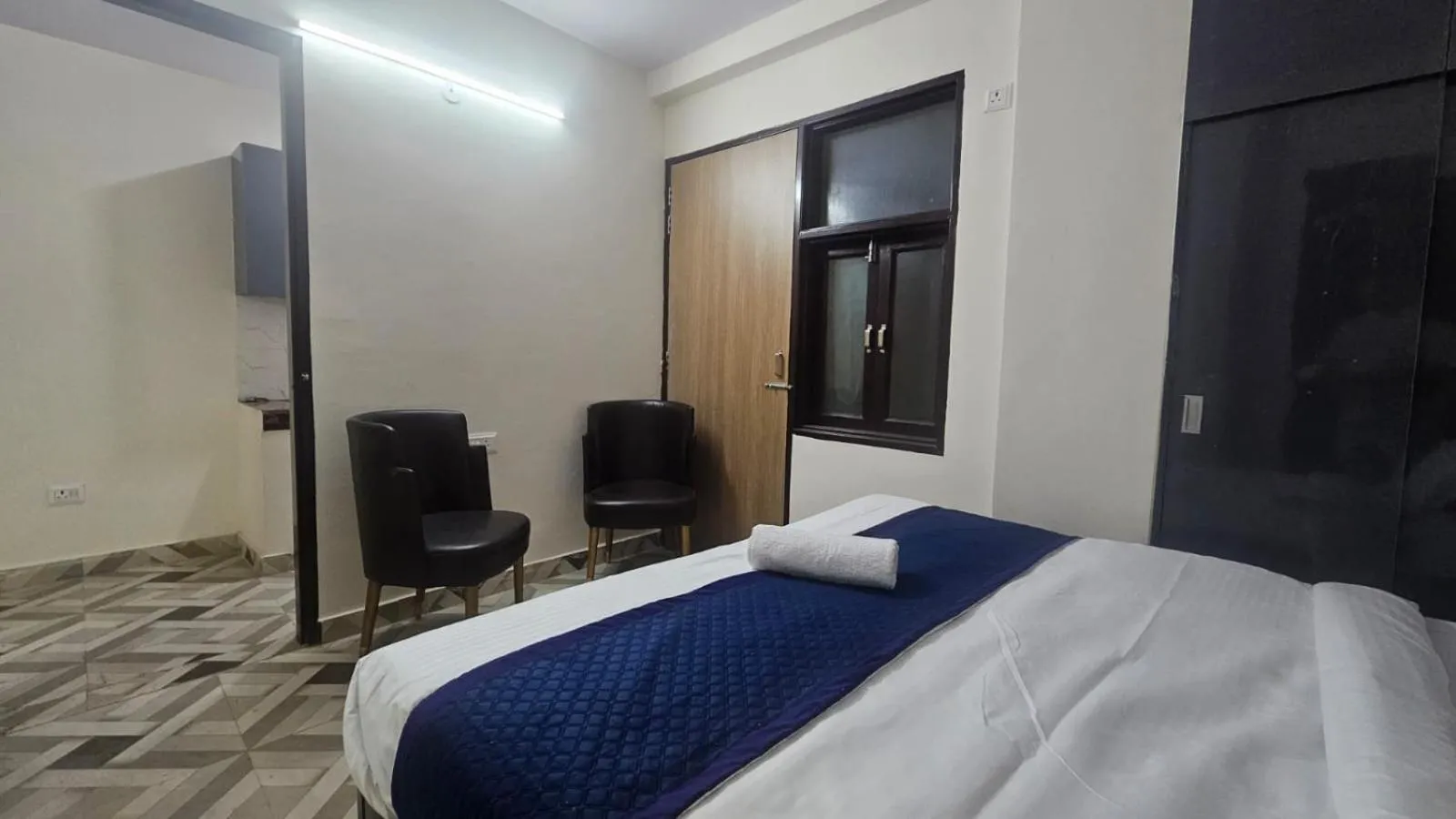 Hotel Glass Castle Near Yashobhoomi