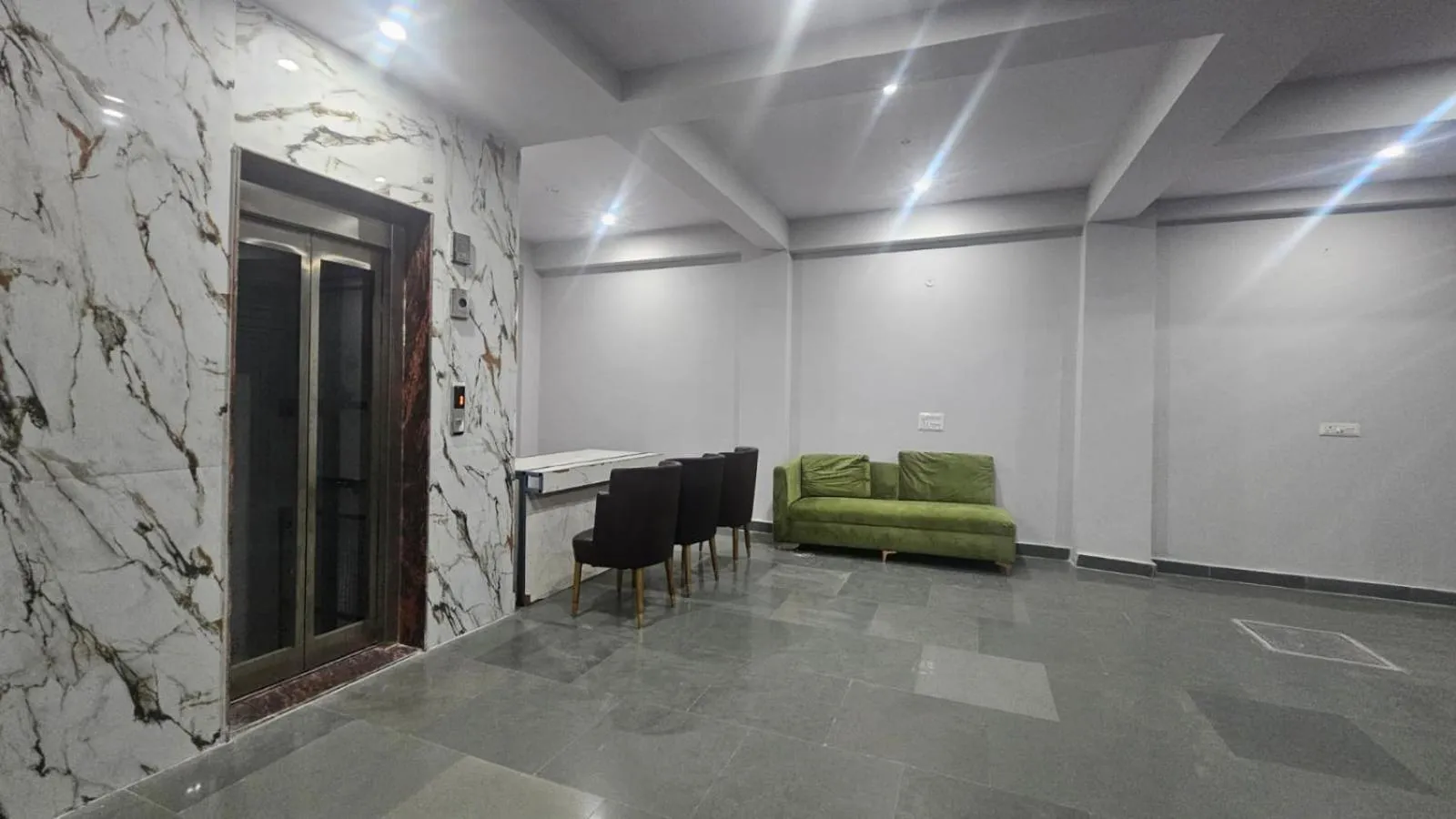 Hotel Glass Castle Near Yashobhoomi