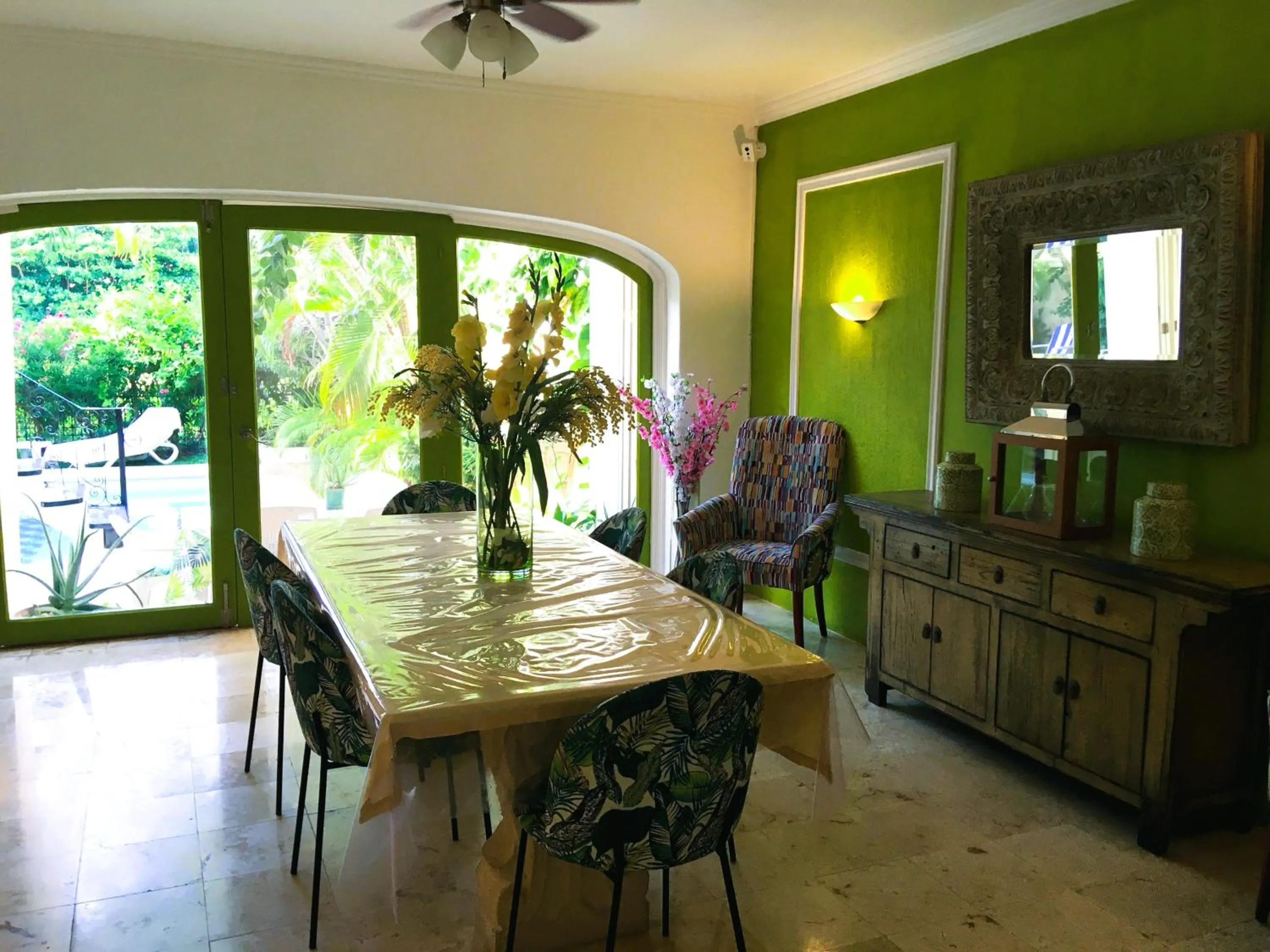 Dining area in La Villa du Golf à Cancun Hotel Boutique