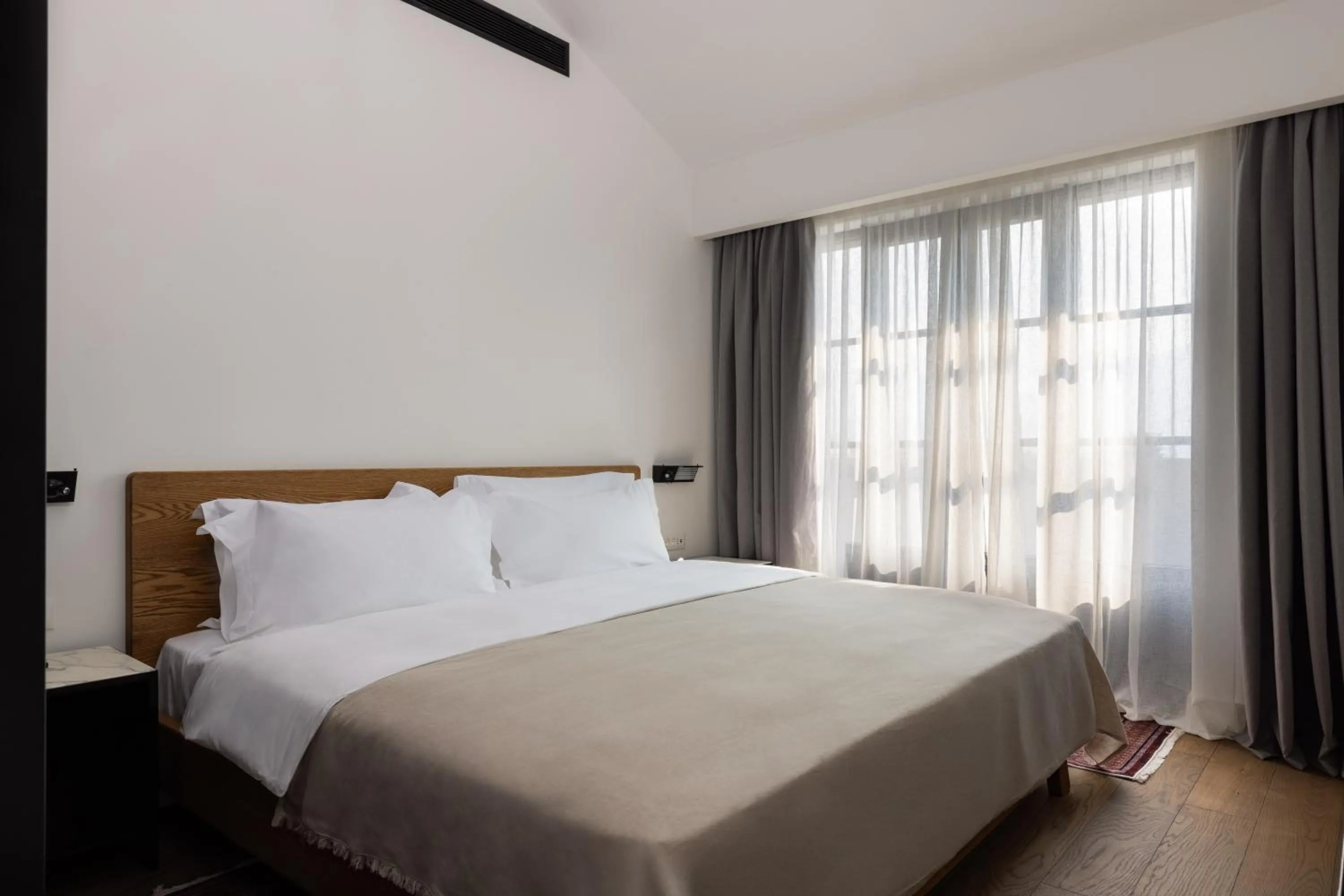 Bed in Centrale Lustica Bay by Angsana