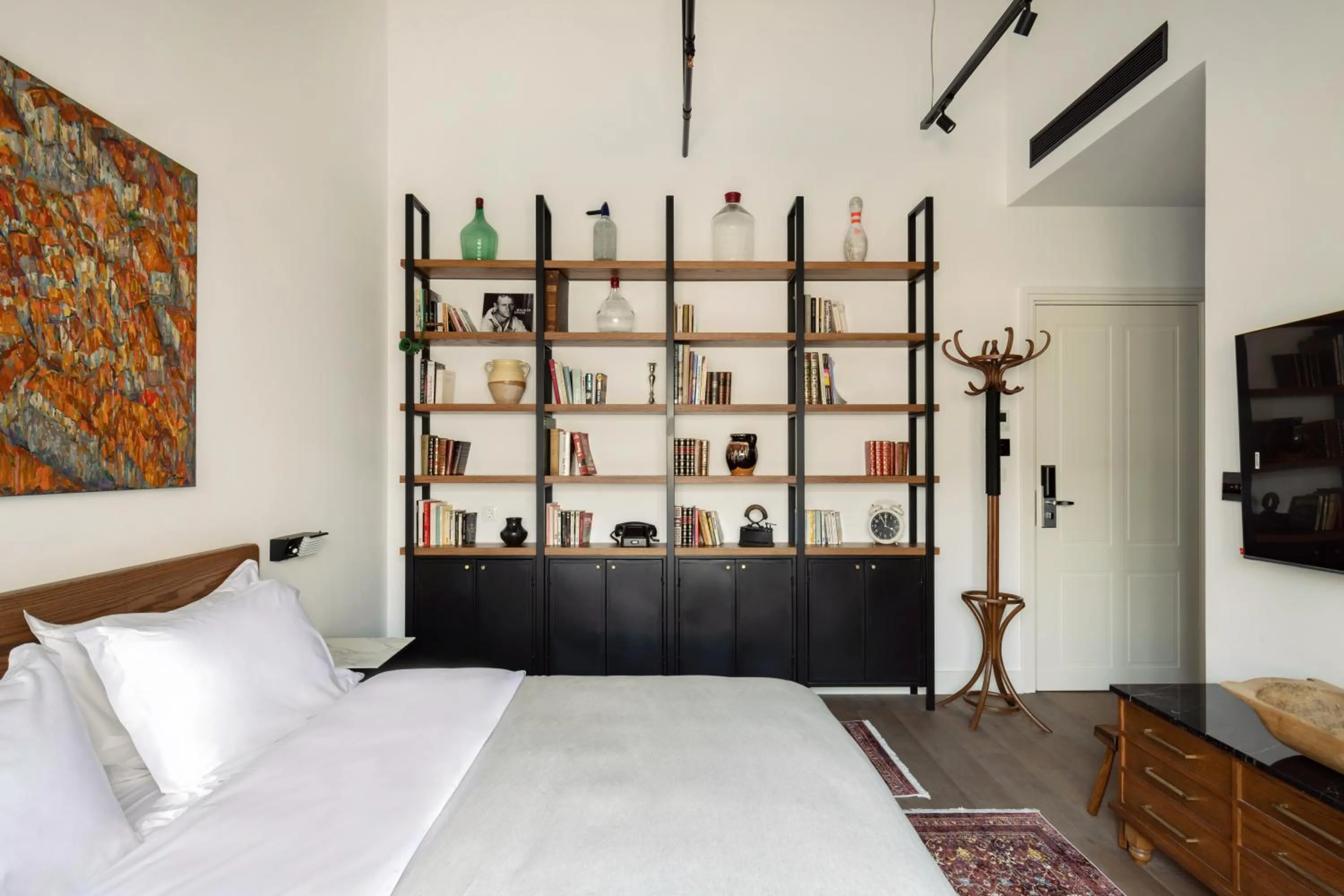 Photo of the whole room, Bed in Centrale Lustica Bay by Angsana