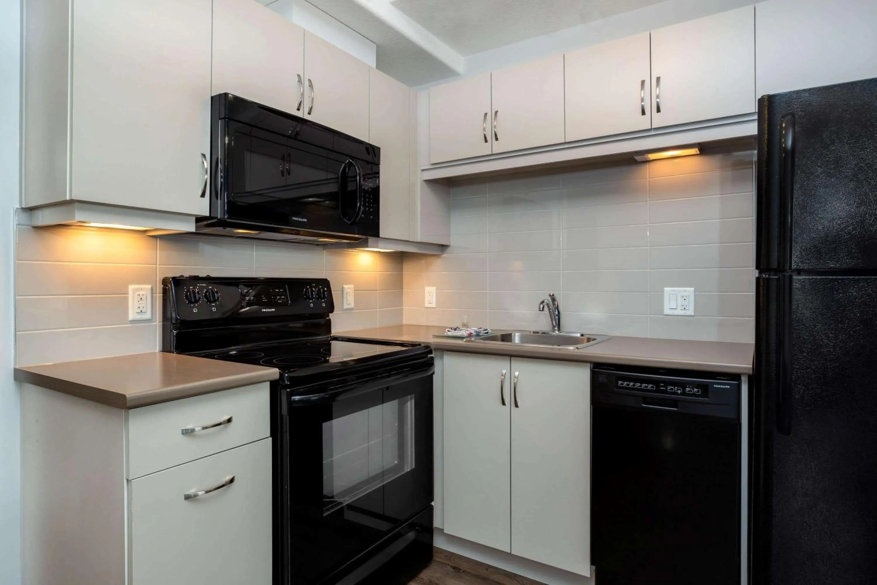 Kitchen or kitchenette, Kitchen/Kitchenette in Ramada by Wyndham Fort McMurray