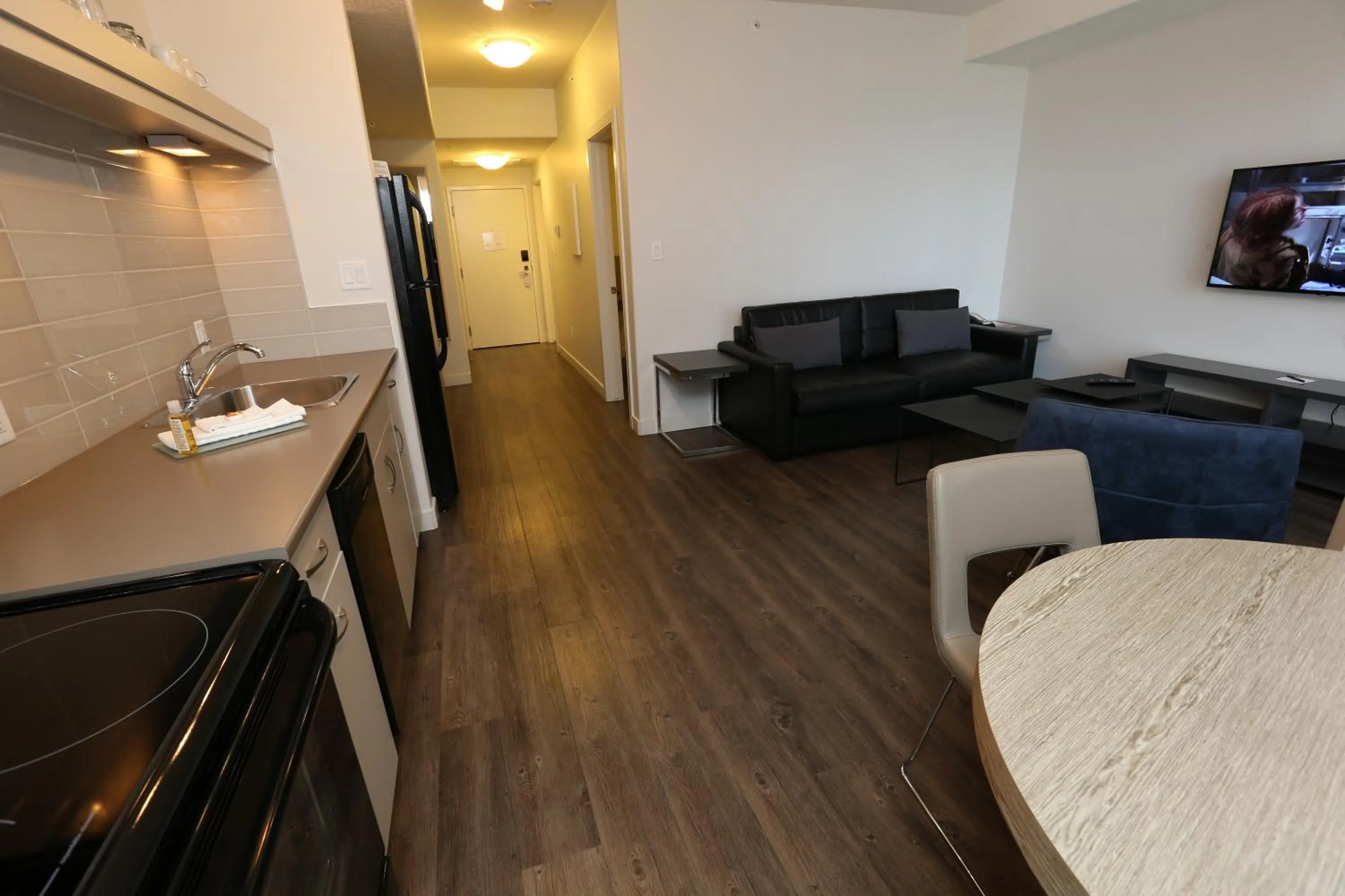 Coffee/tea facilities, Seating Area in Ramada by Wyndham Fort McMurray