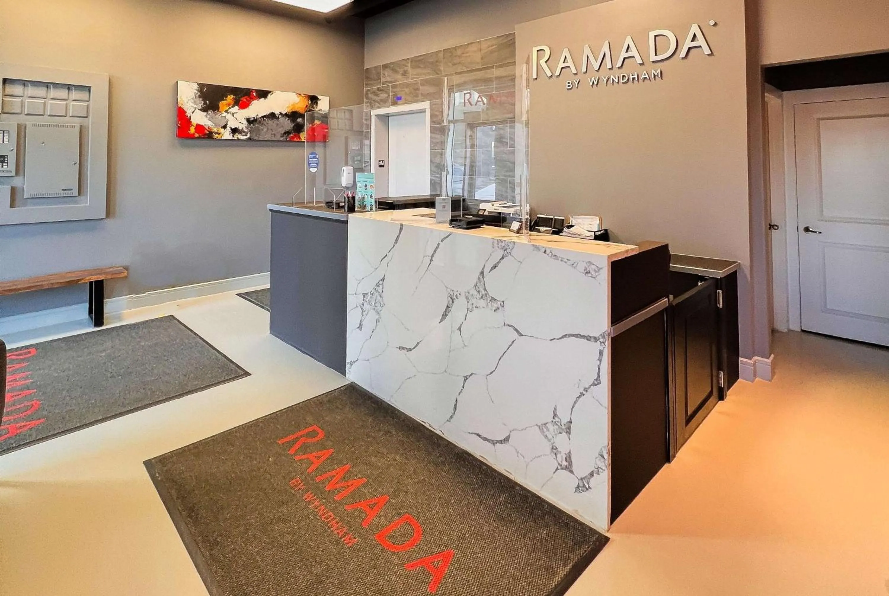 Lobby or reception, Kitchen/Kitchenette in Ramada by Wyndham Fort McMurray