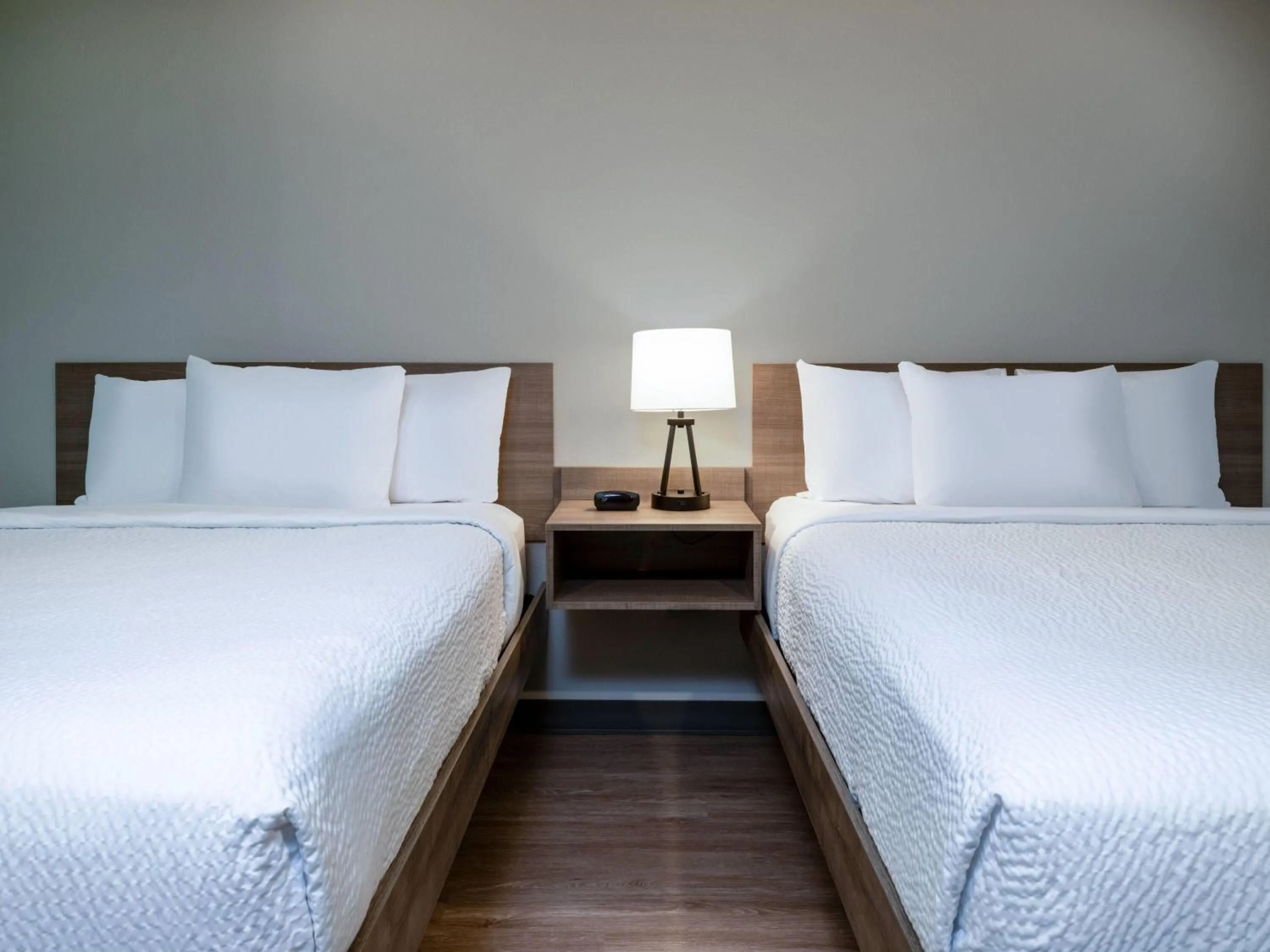 Photo of the whole room, Bed in ECHO Suites Extended Stay by Wyndham Springfield Airport PLZ