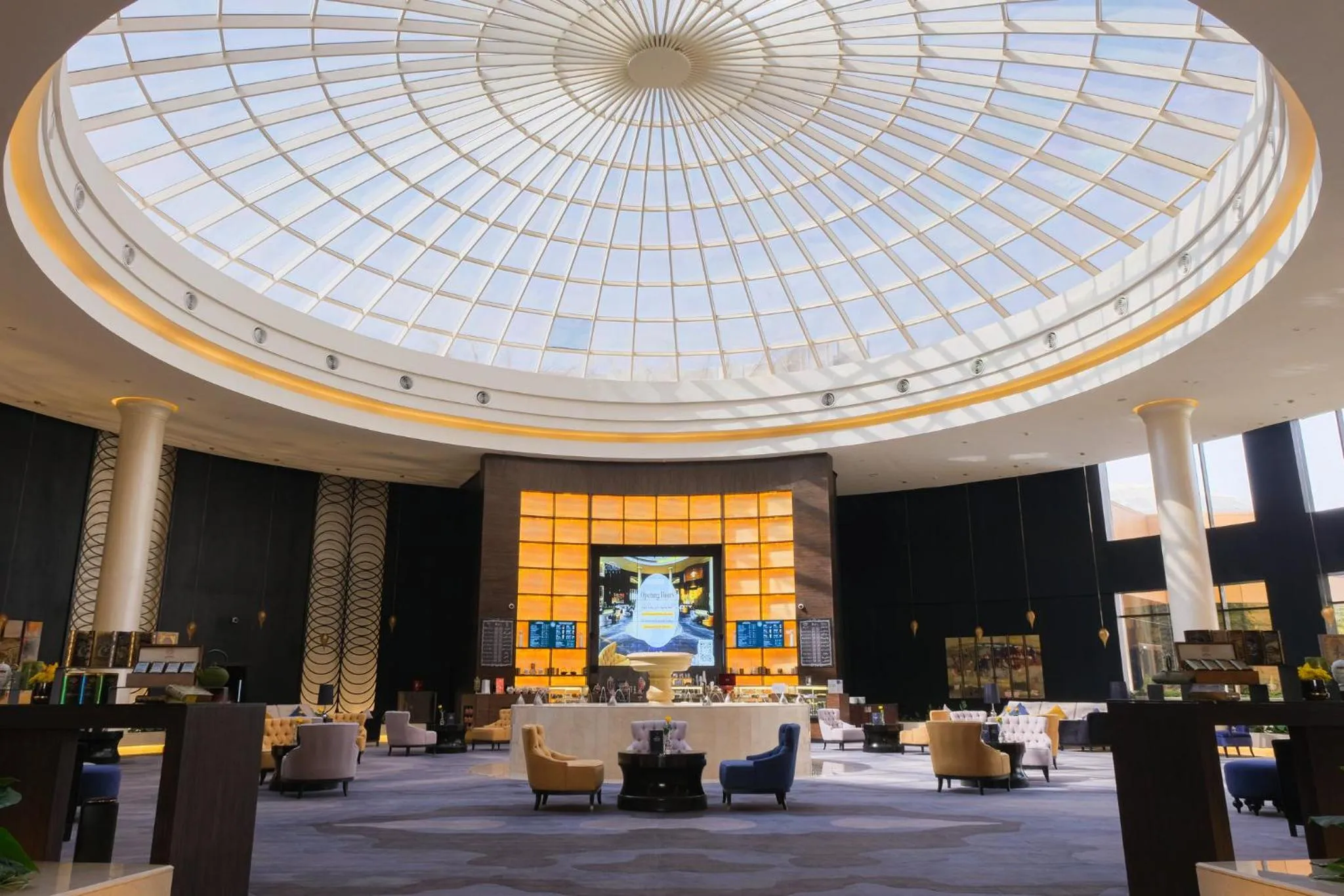 Lounge or bar in Voco - Riyadh by IHG