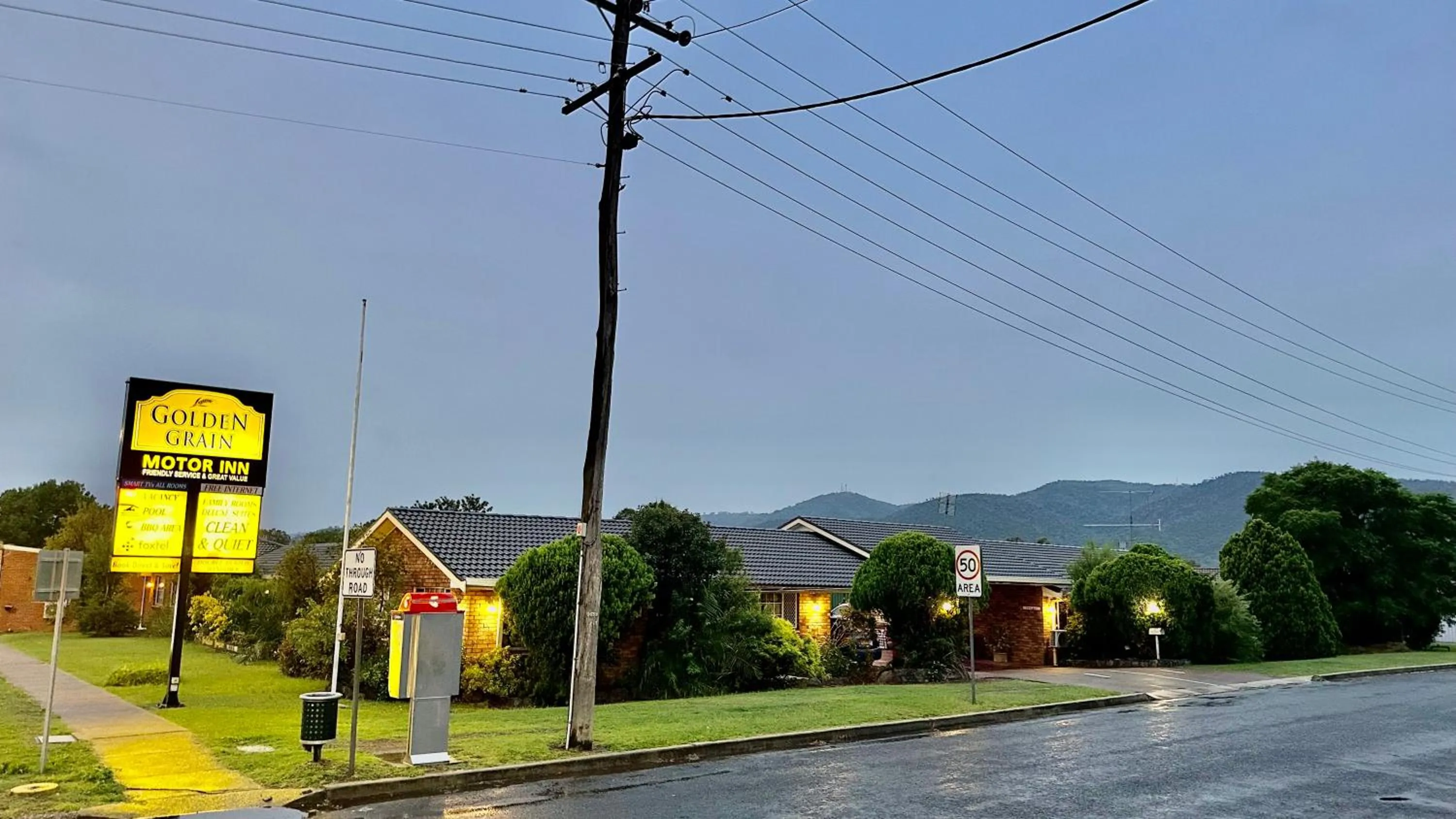 Mountain view in Golden Grain Motor Inn