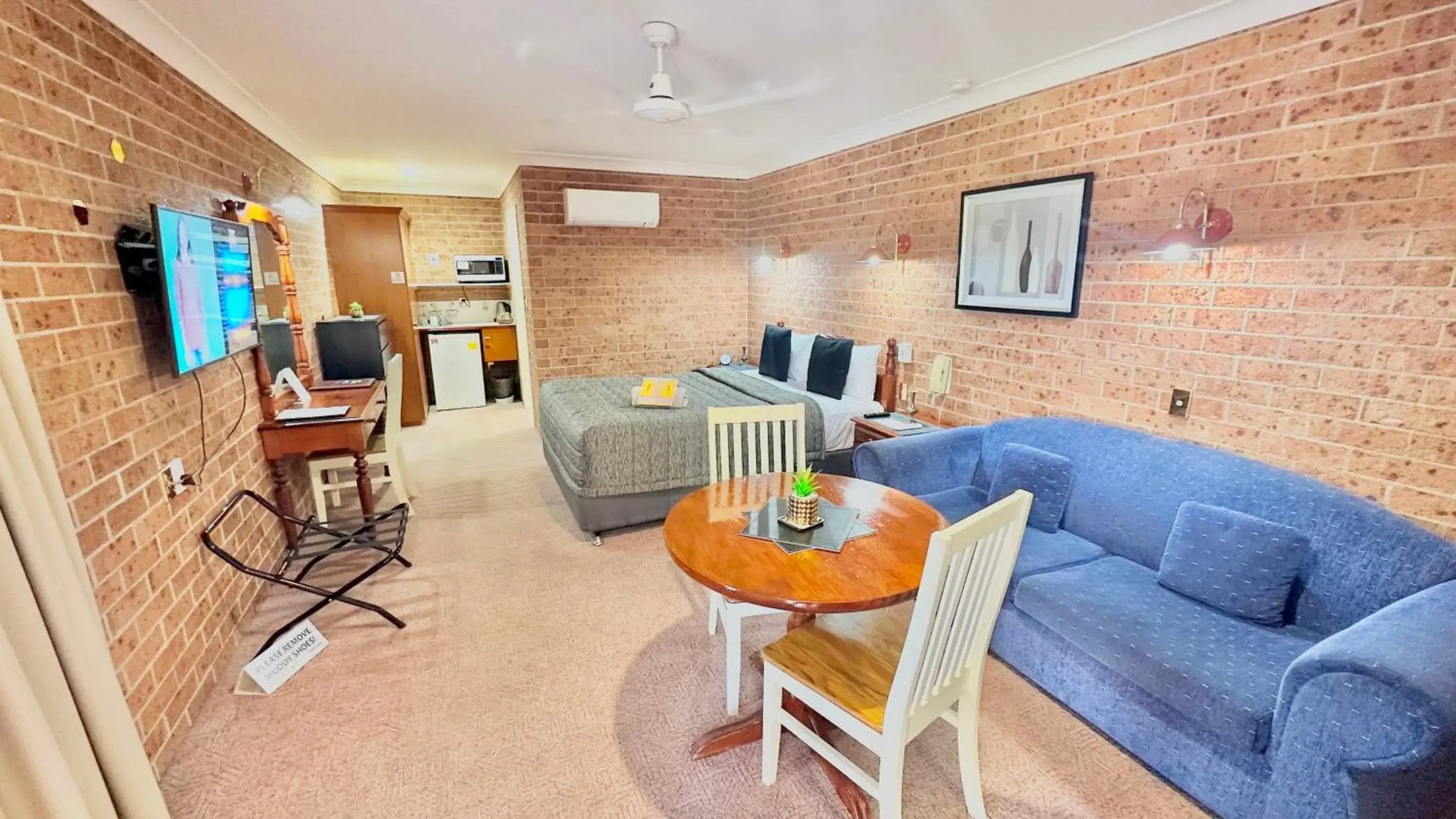 Deluxe Queen Room in Golden Grain Motor Inn Deluxe Queen Room in Golden Grain Motor Inn