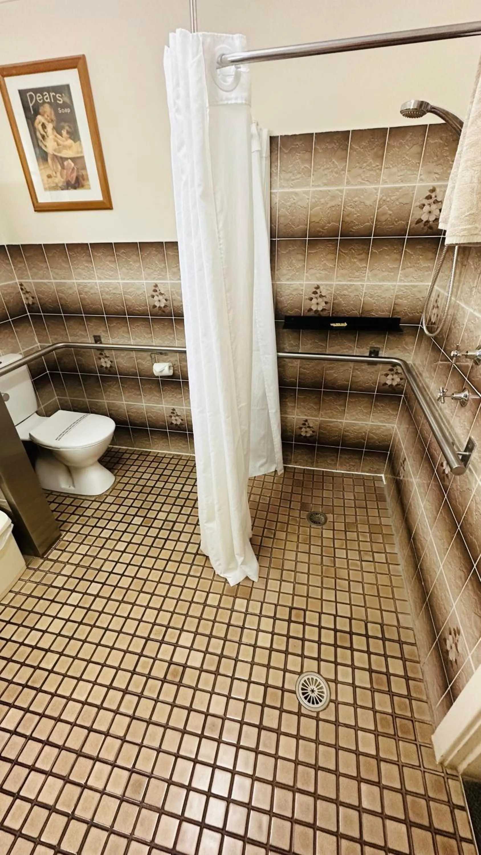 Shower in Golden Grain Motor Inn