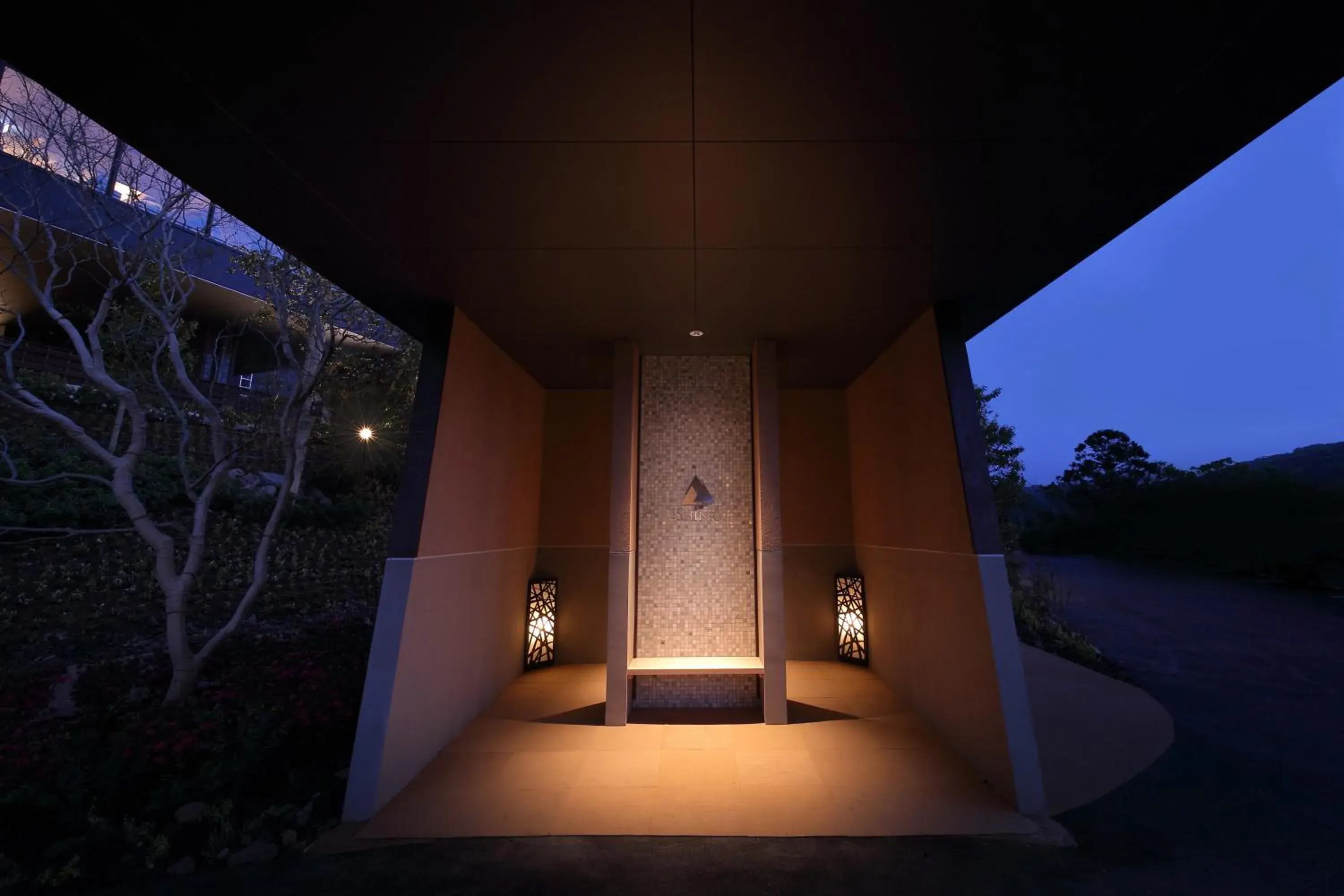 Facade/entrance in The Shinra Facade/entrance in The Shinra