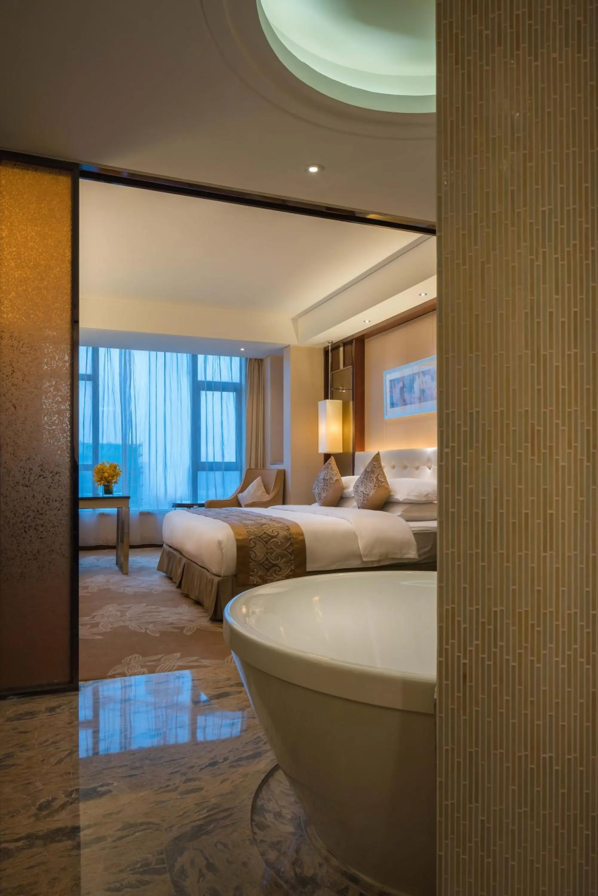 Photo of the whole room, Bed in Happiness Hotel