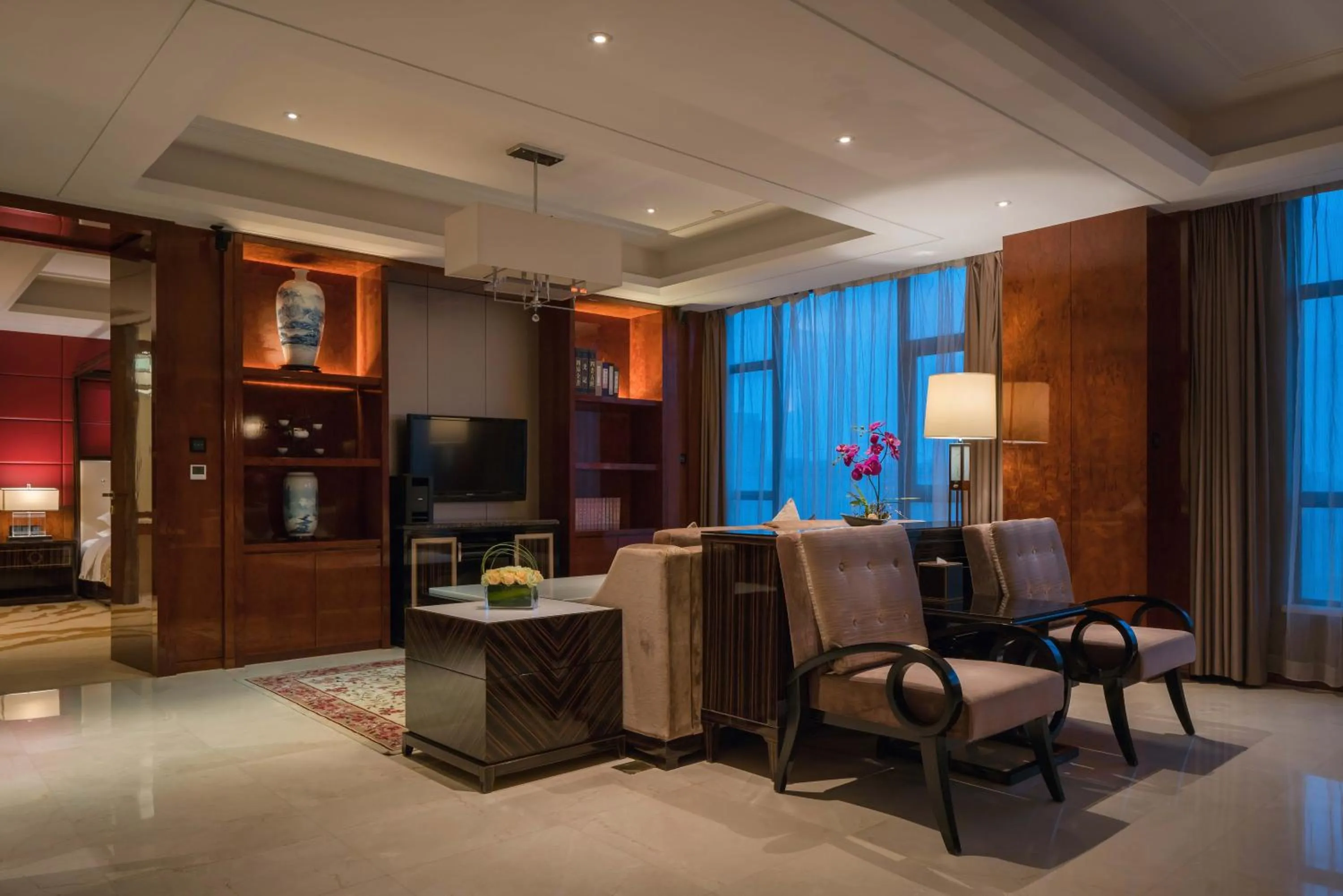 TV and multimedia in Happiness Hotel