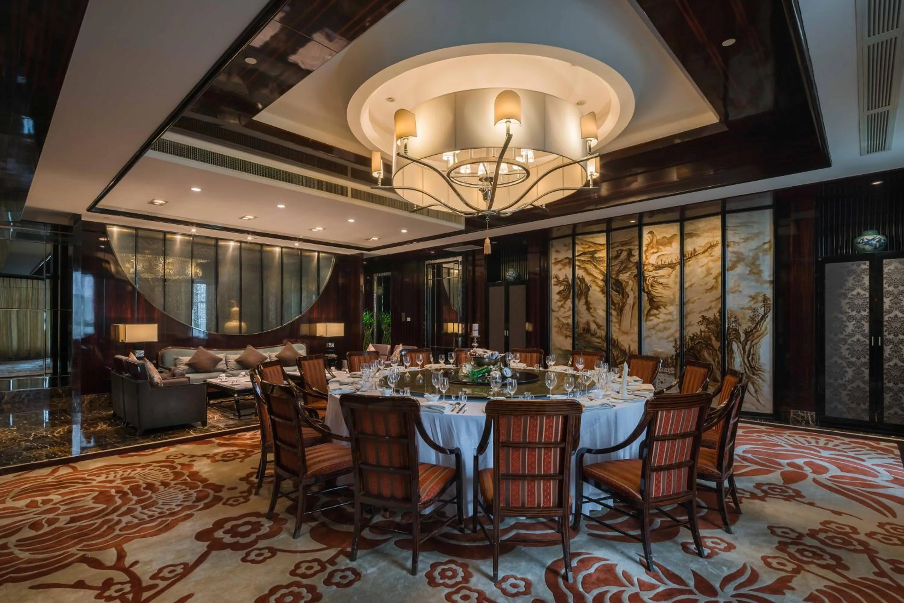 Restaurant/places to eat in Happiness Hotel