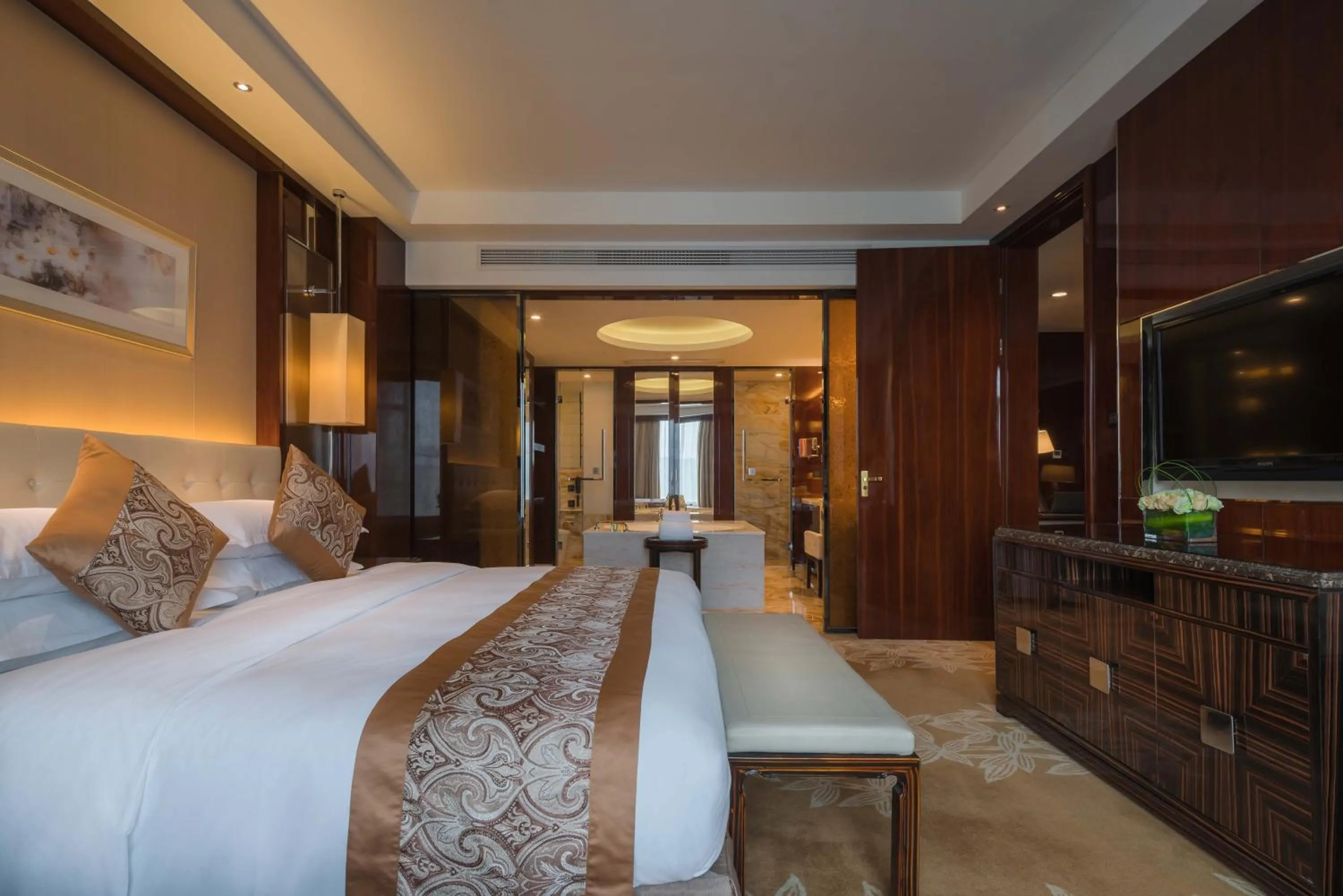 Bedroom, Bed in Happiness Hotel