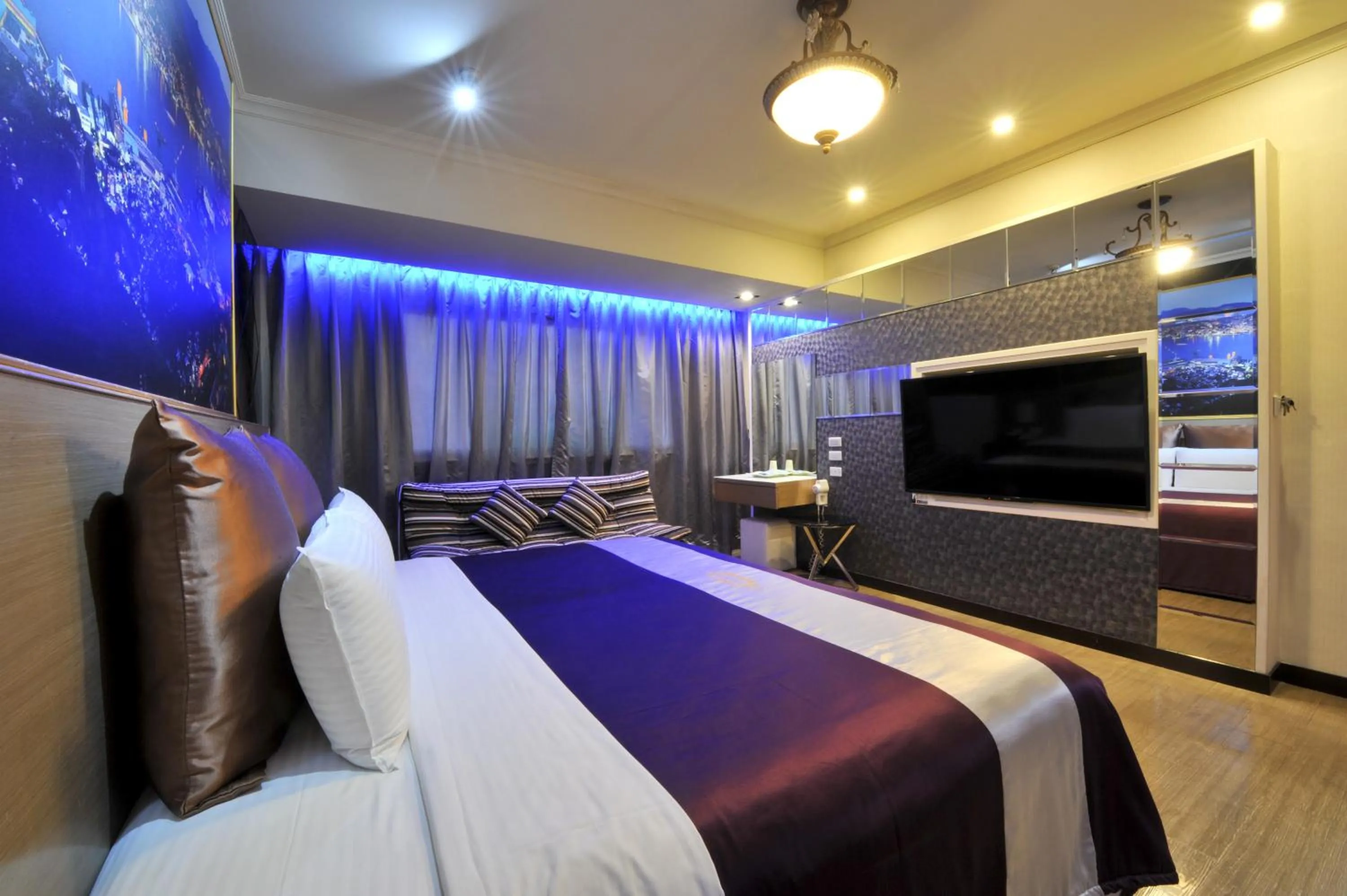 Photo of the whole room, Bed in ZJ Motel