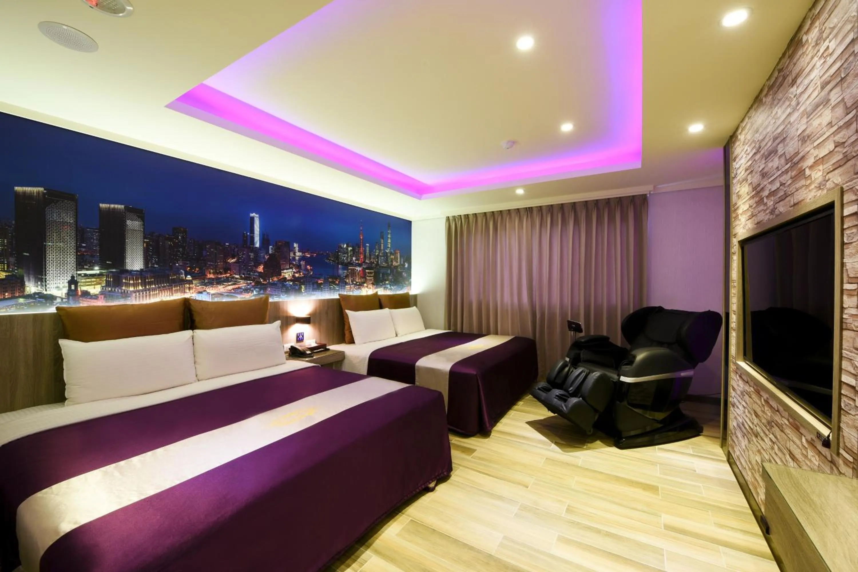 Photo of the whole room in ZJ Motel