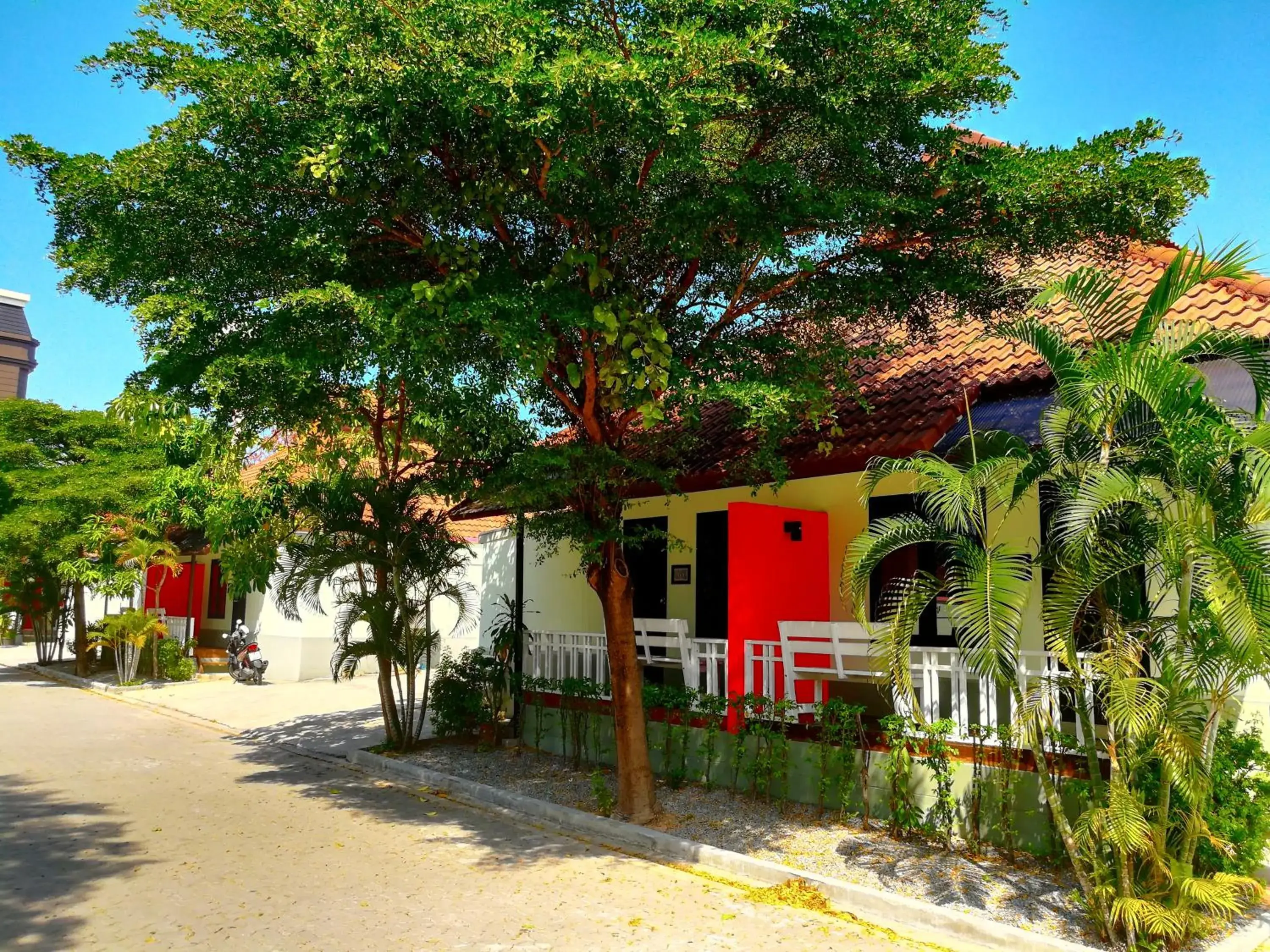 Garden, Property Building in Nice Resort Pattaya