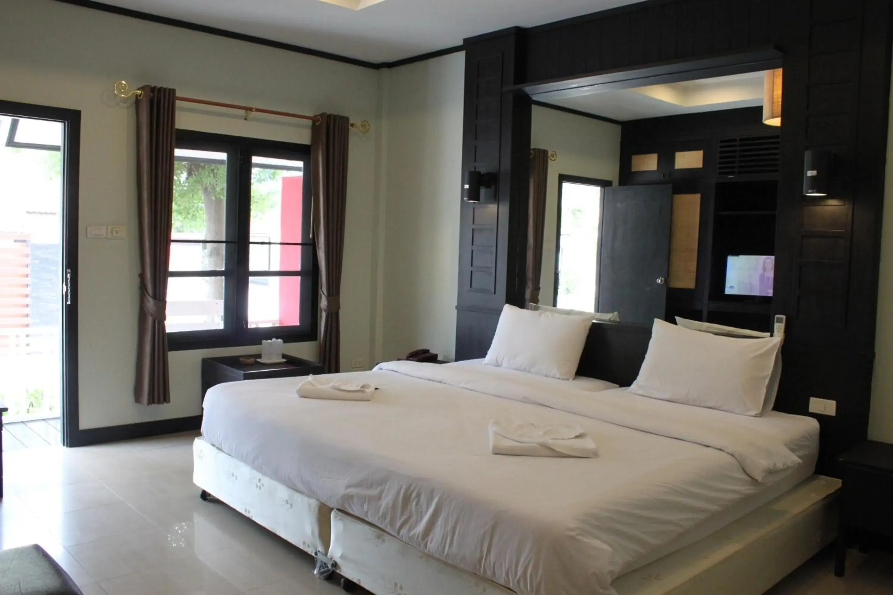 Day, Bed in Nice Resort Pattaya