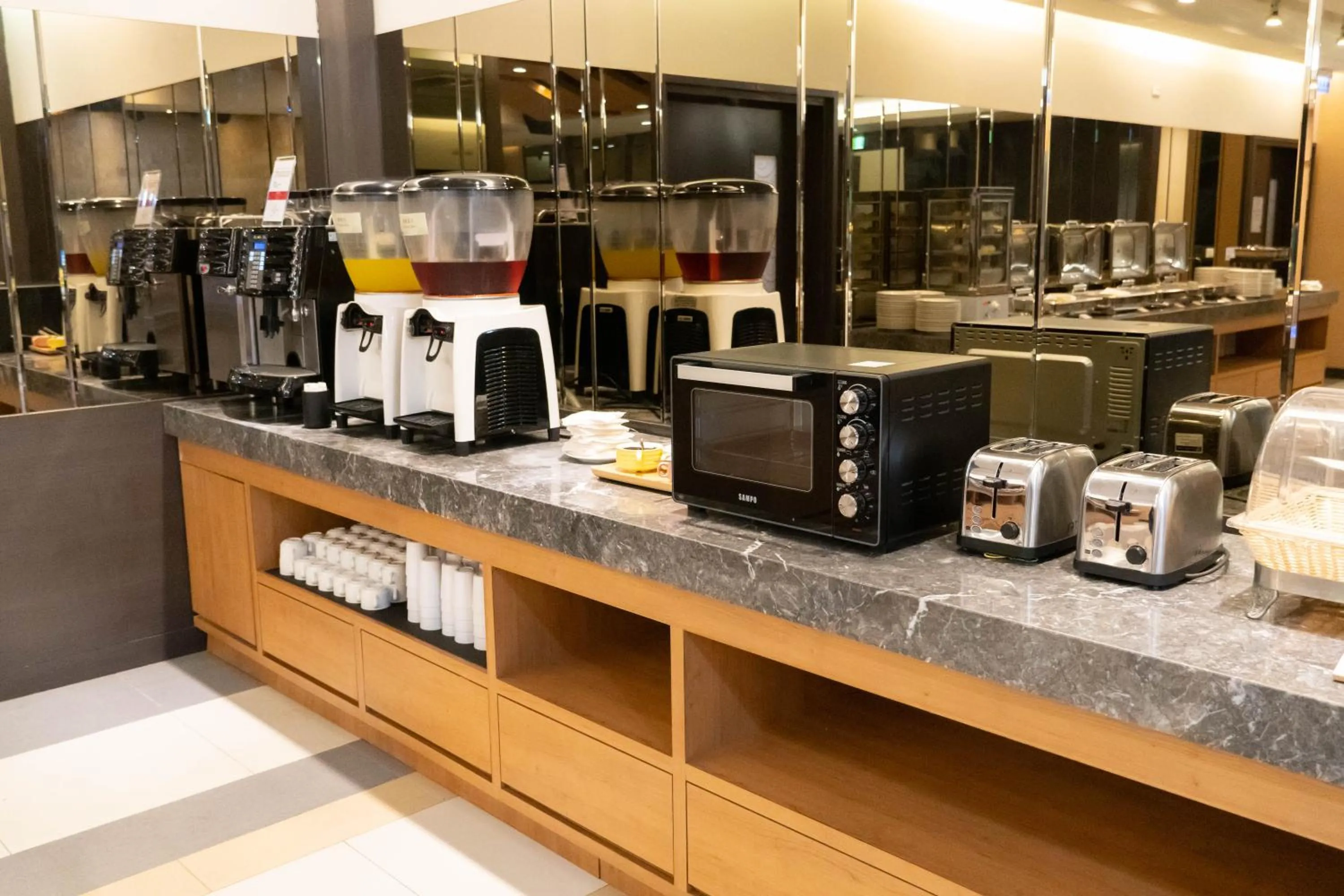 Restaurant/places to eat in Green Hotel - Tea Way