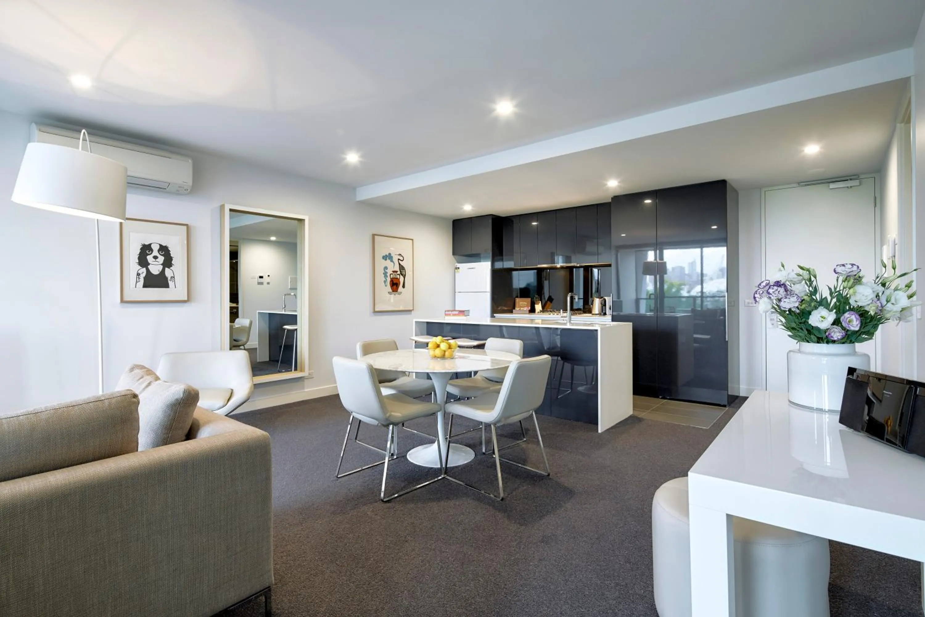 Dining area in 381 Cremorne