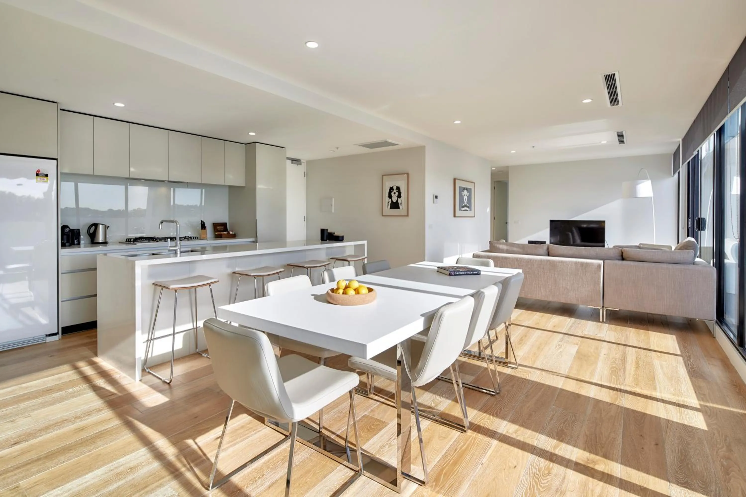 Dining area in 381 Cremorne