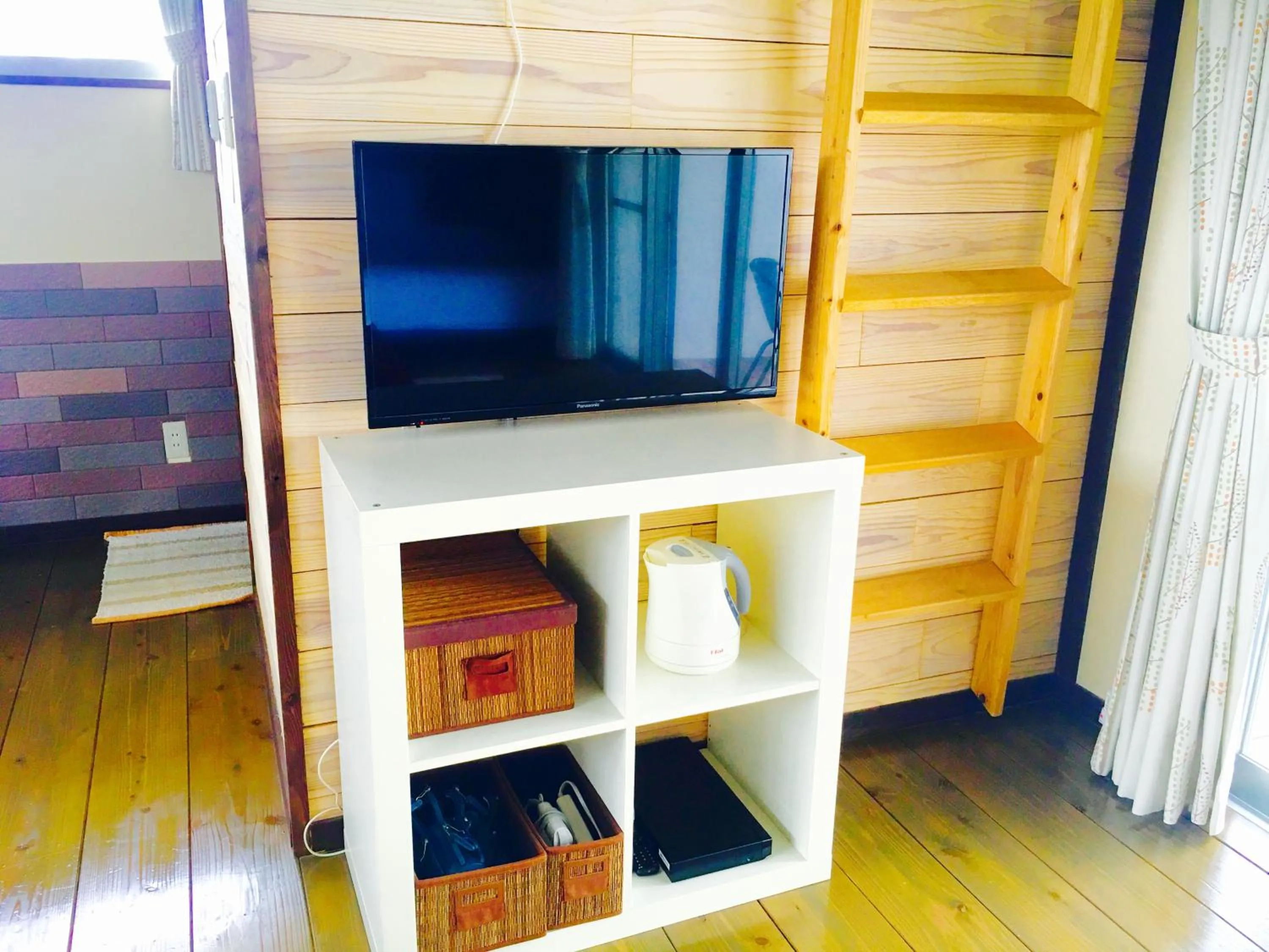 Photo of the whole room in Ma-Blue Garden House