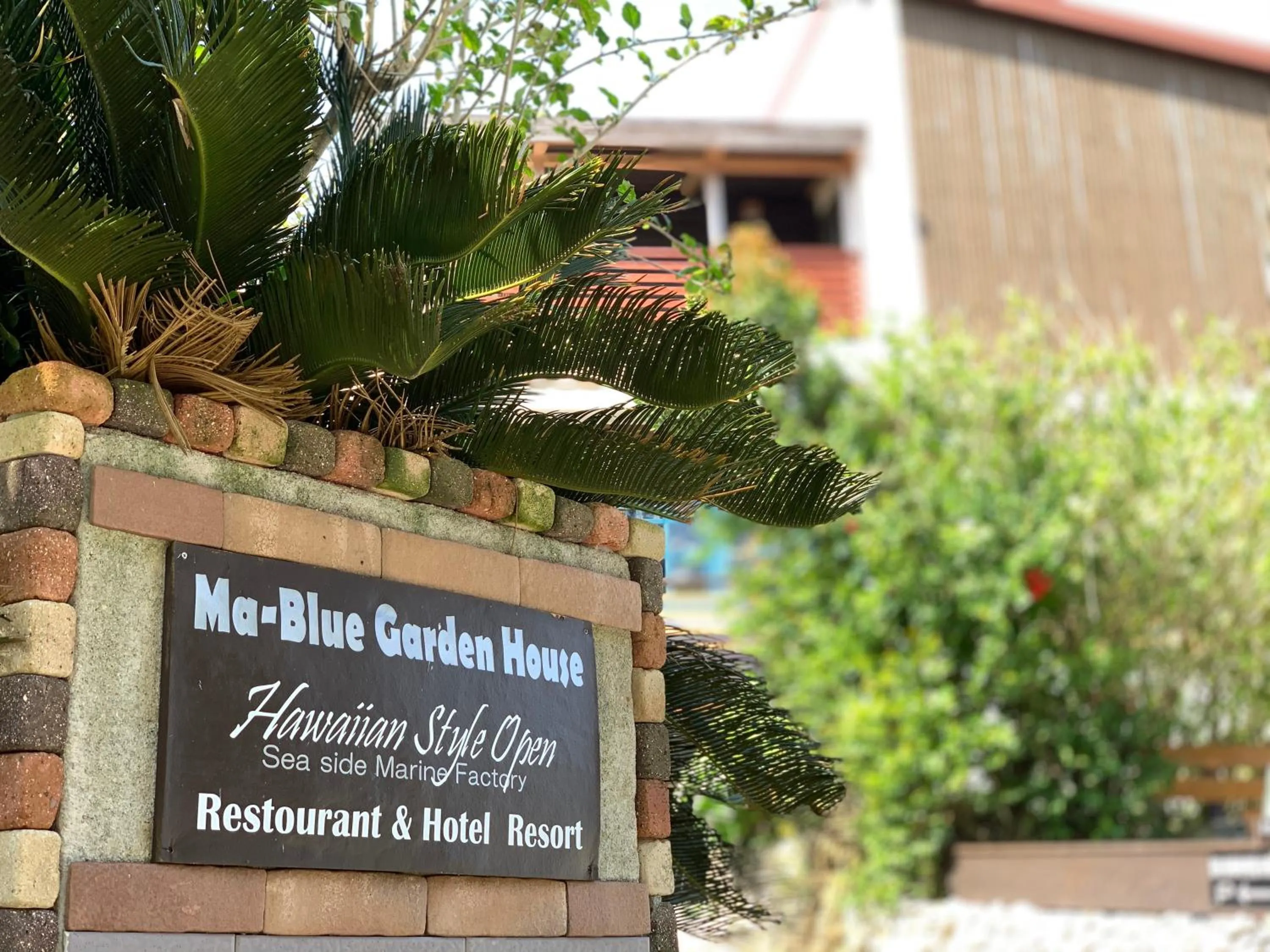 Facade/entrance in Ma-Blue Garden House