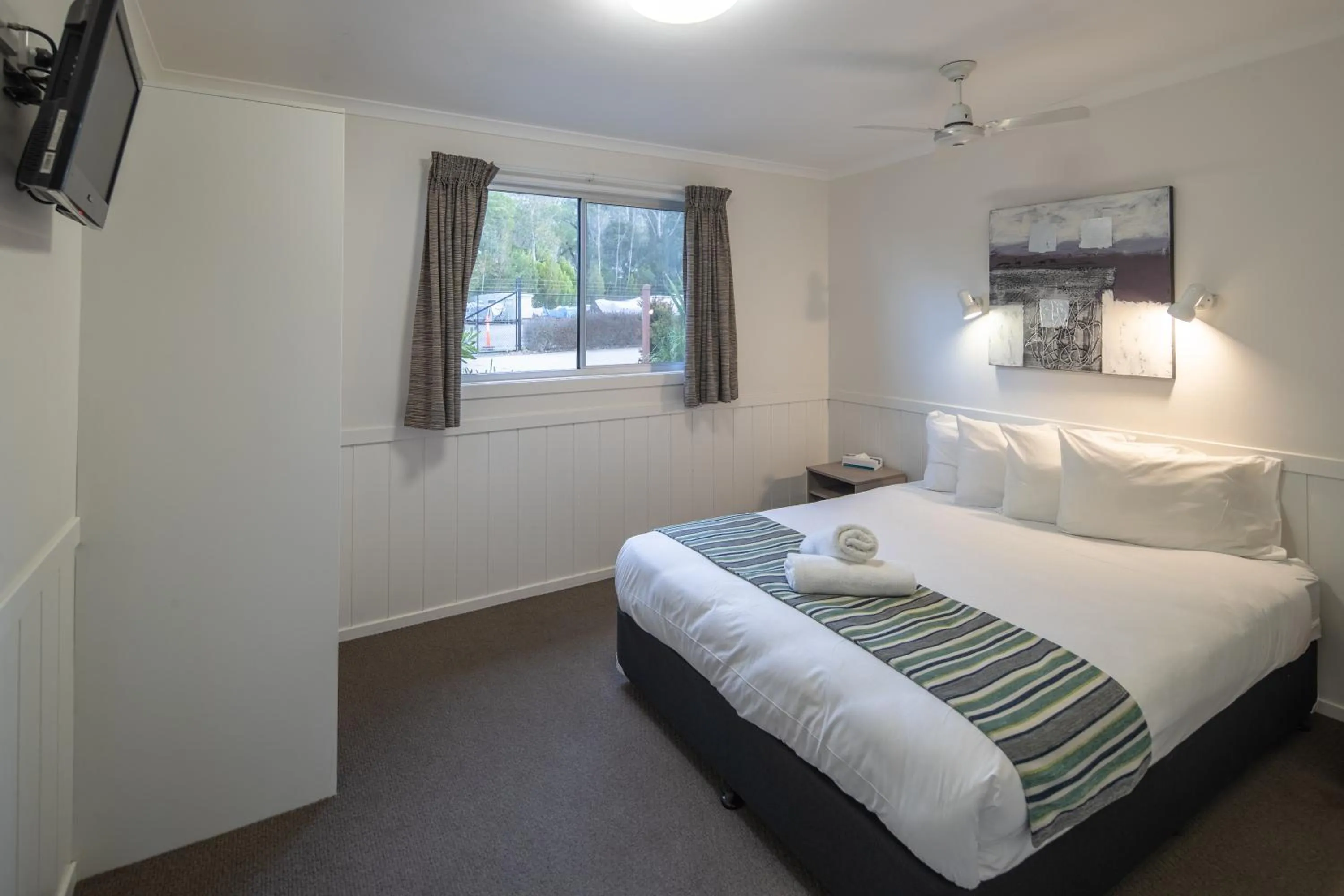 Photo of the whole room, Bed in Ingenia Holidays Lake Conjola