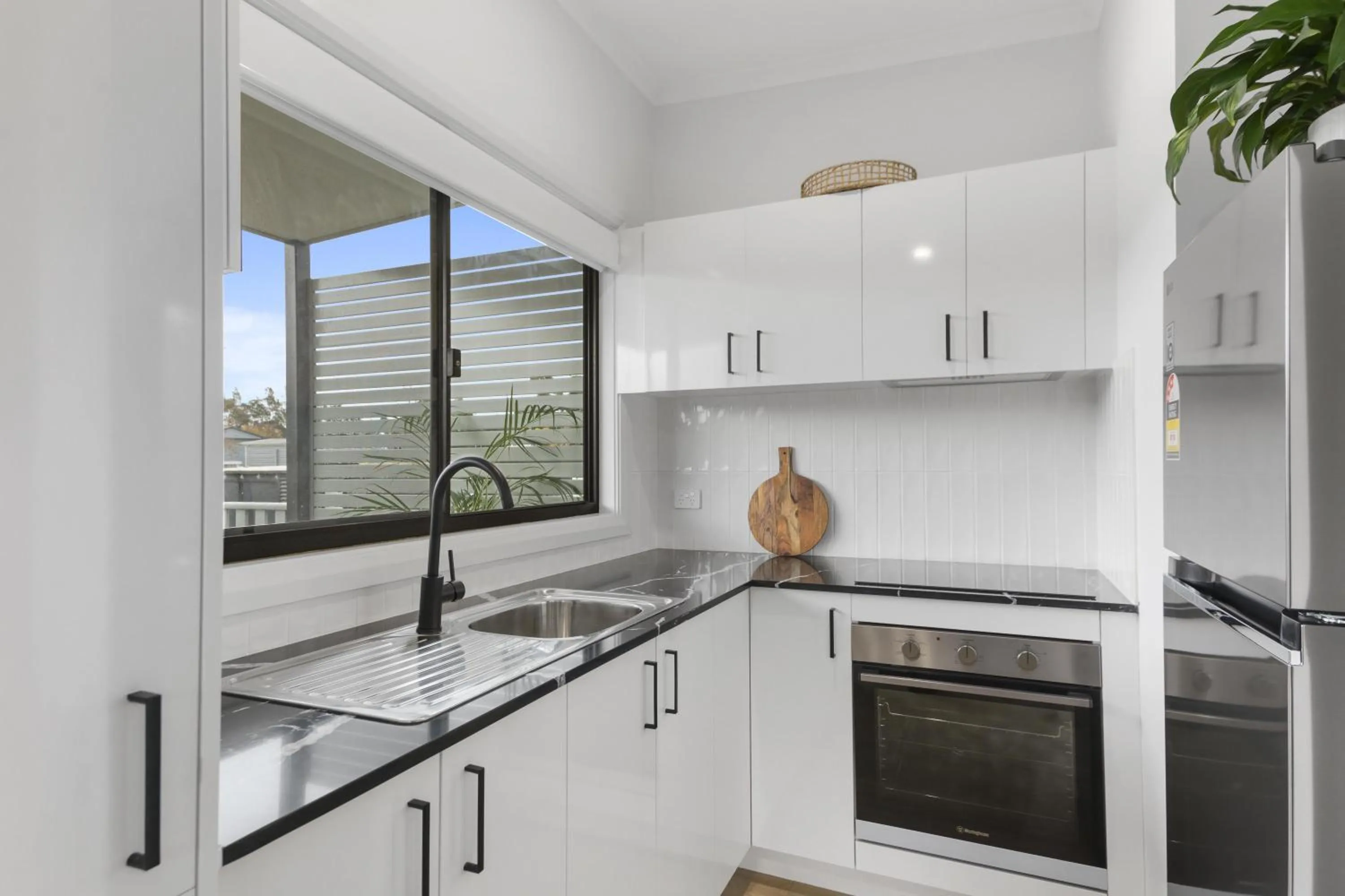 Kitchen or kitchenette in Ingenia Holidays Lake Conjola