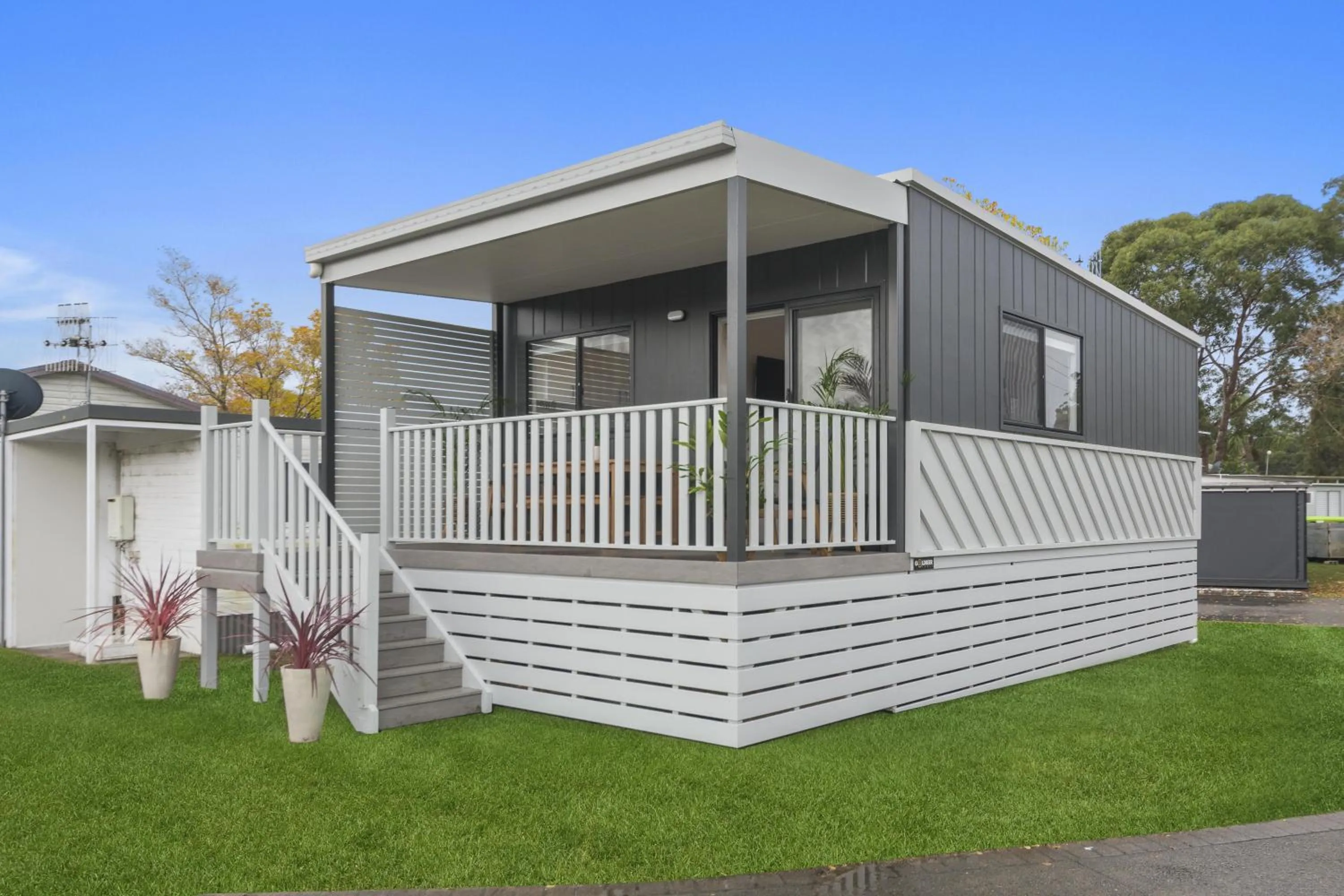 Garden view in Ingenia Holidays Lake Conjola