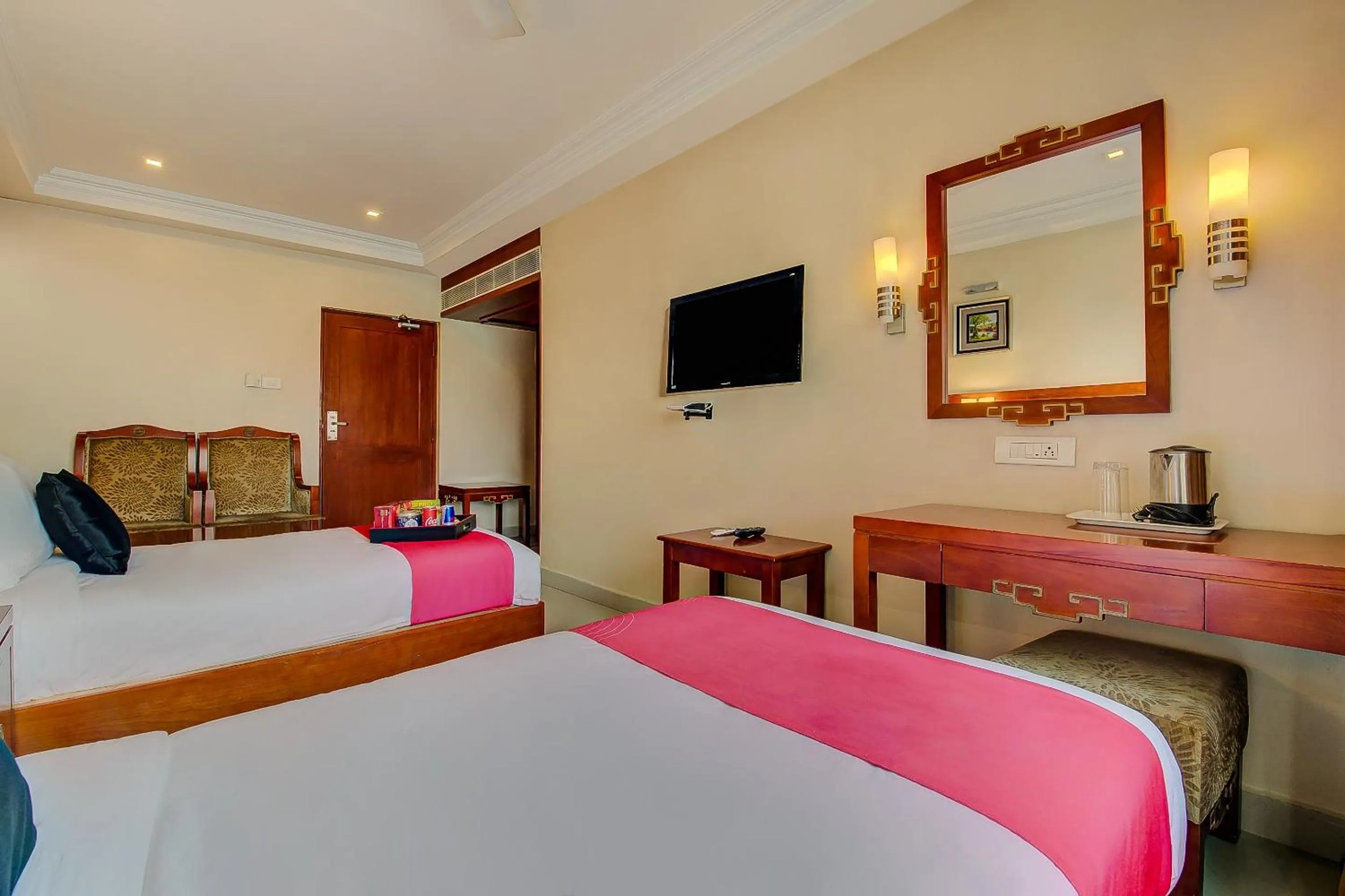 Bedroom, Bed in Metro Grand Hotel