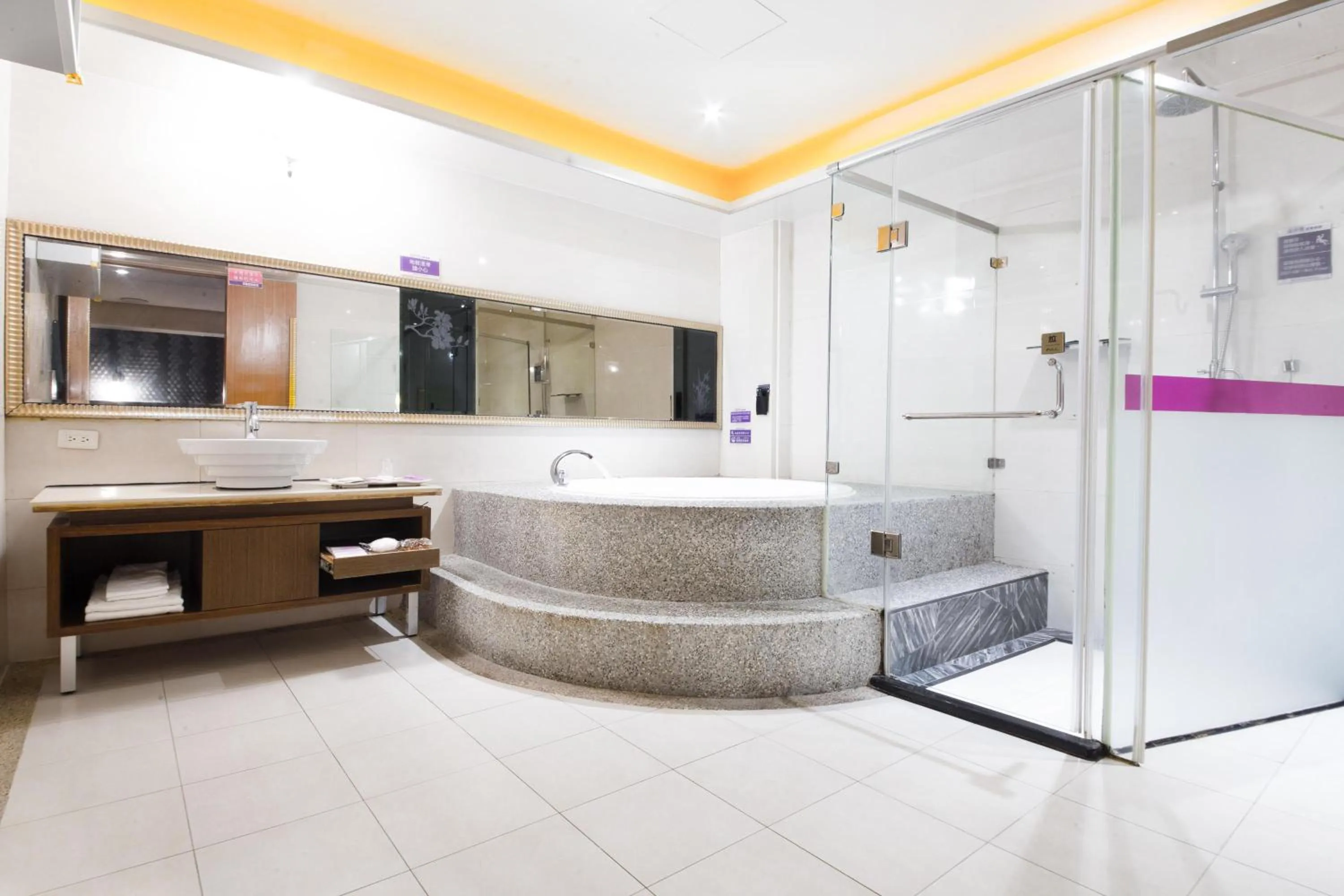 Bathroom in Wsb Motel-Rende