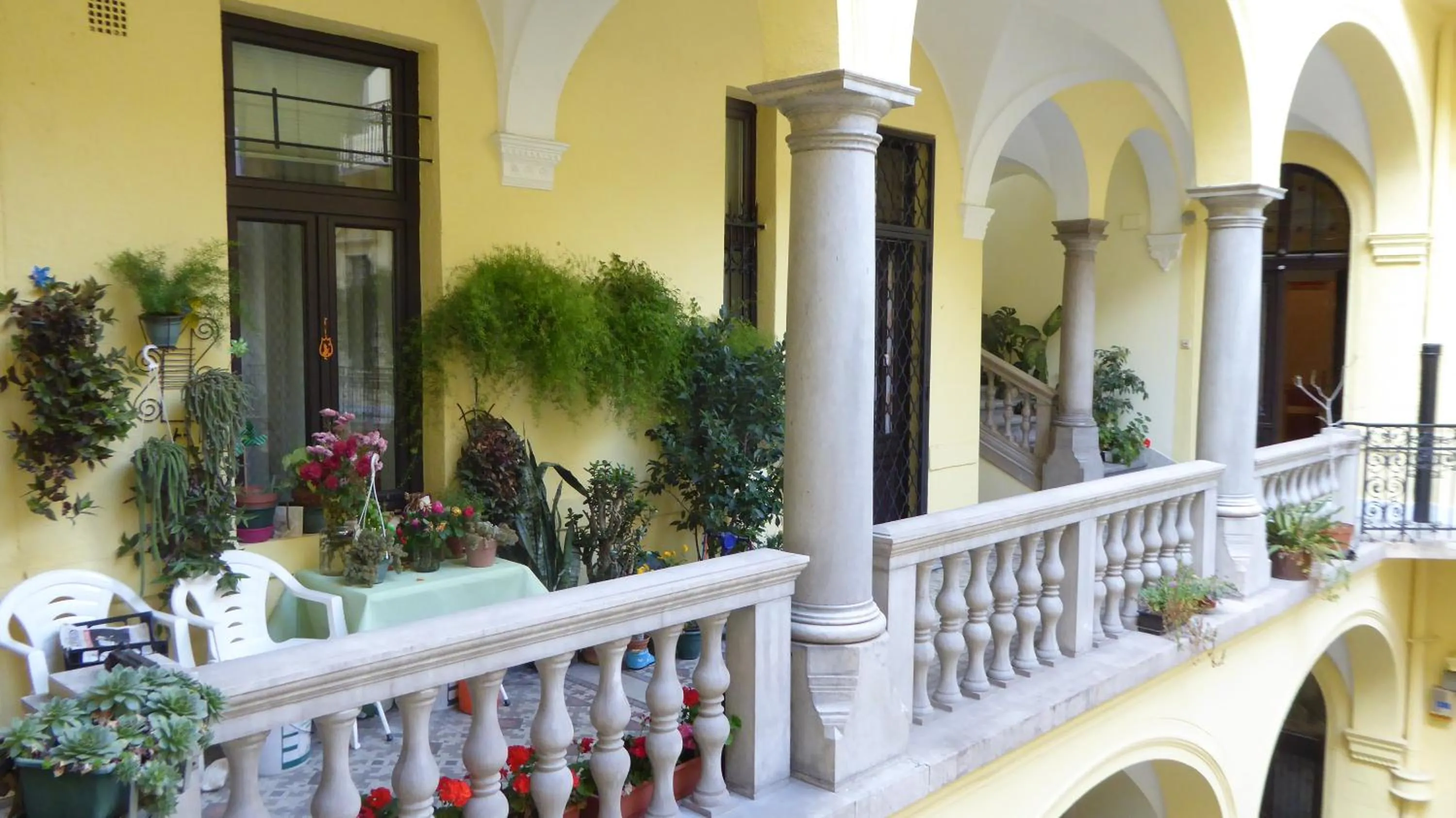 Charming Art Deco Flat