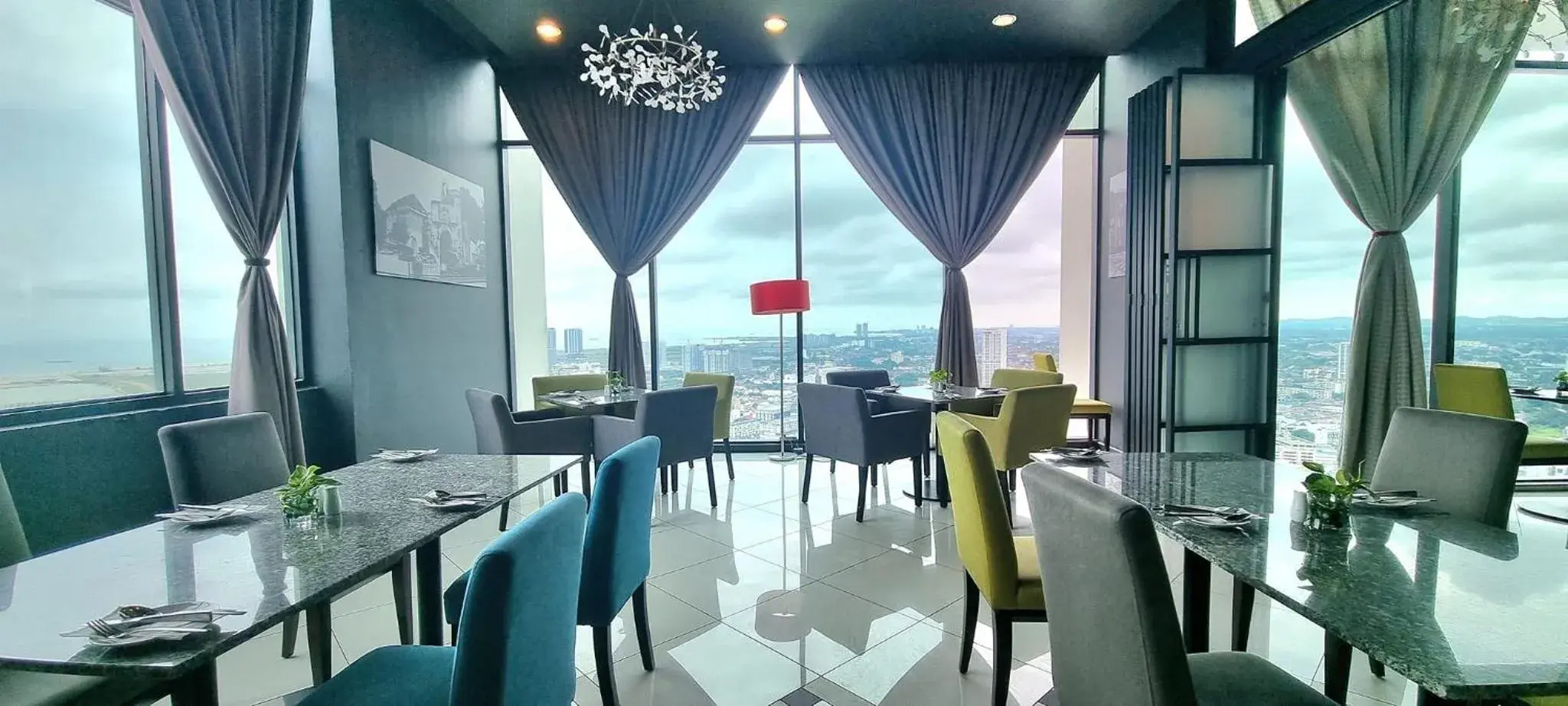 Restaurant/places to eat in The Shore Hotel & Residences Restaurant/places to eat in The Shore Hotel & Residences