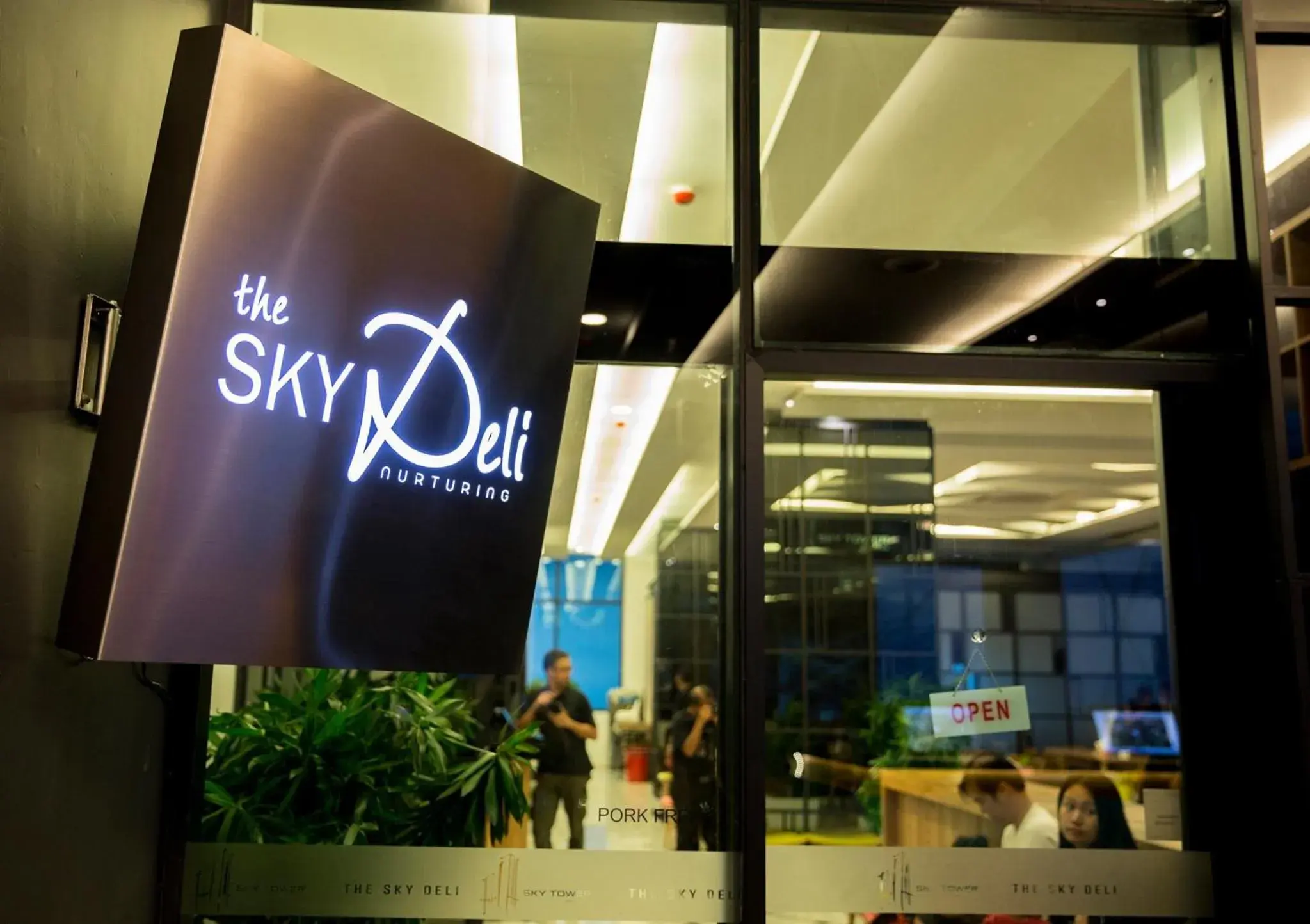 Restaurant/places to eat in The Shore Hotel & Residences Restaurant/places to eat in The Shore Hotel & Residences