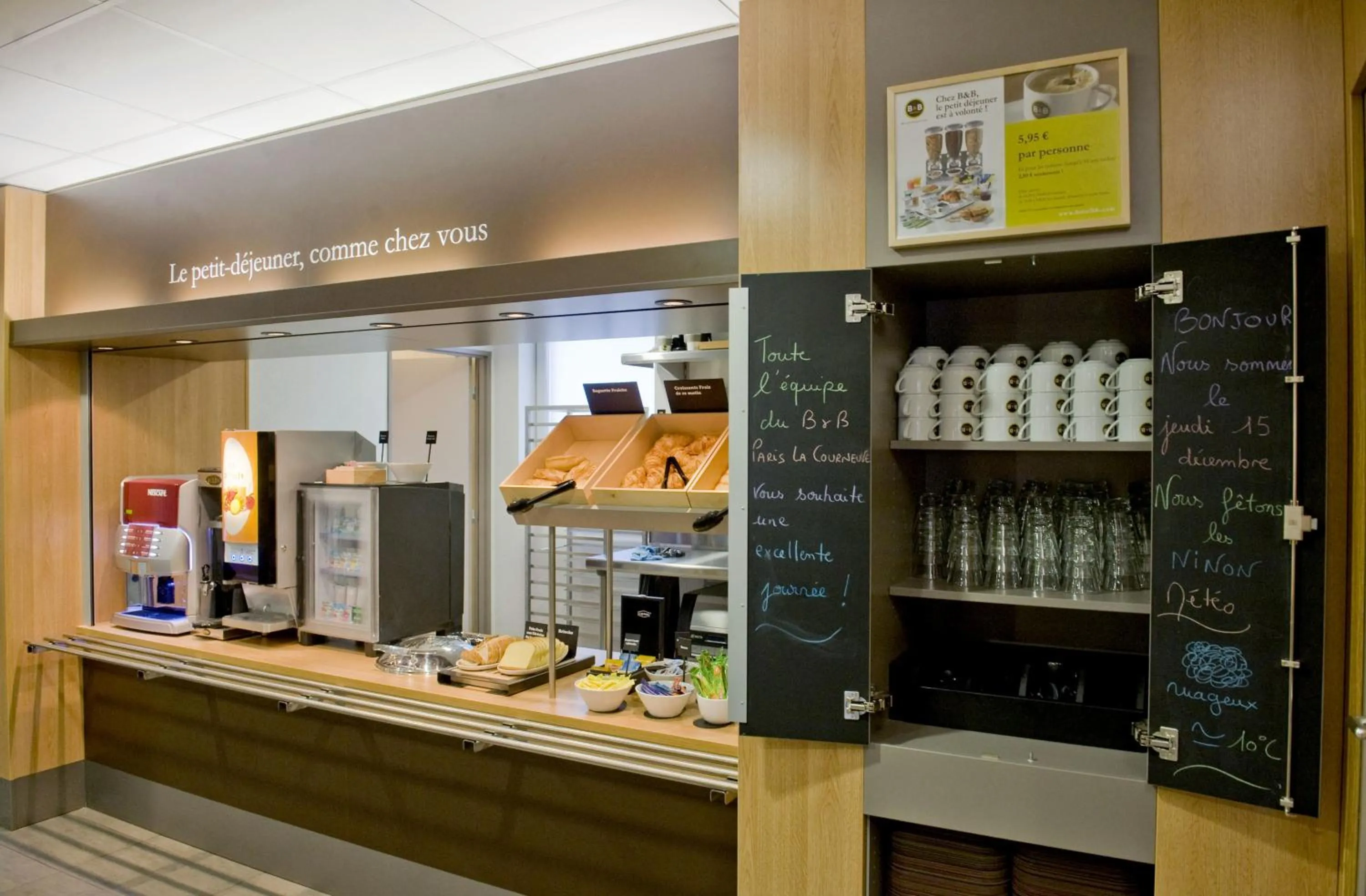 Restaurant/places to eat in B&B HOTEL Paris Le Bourget