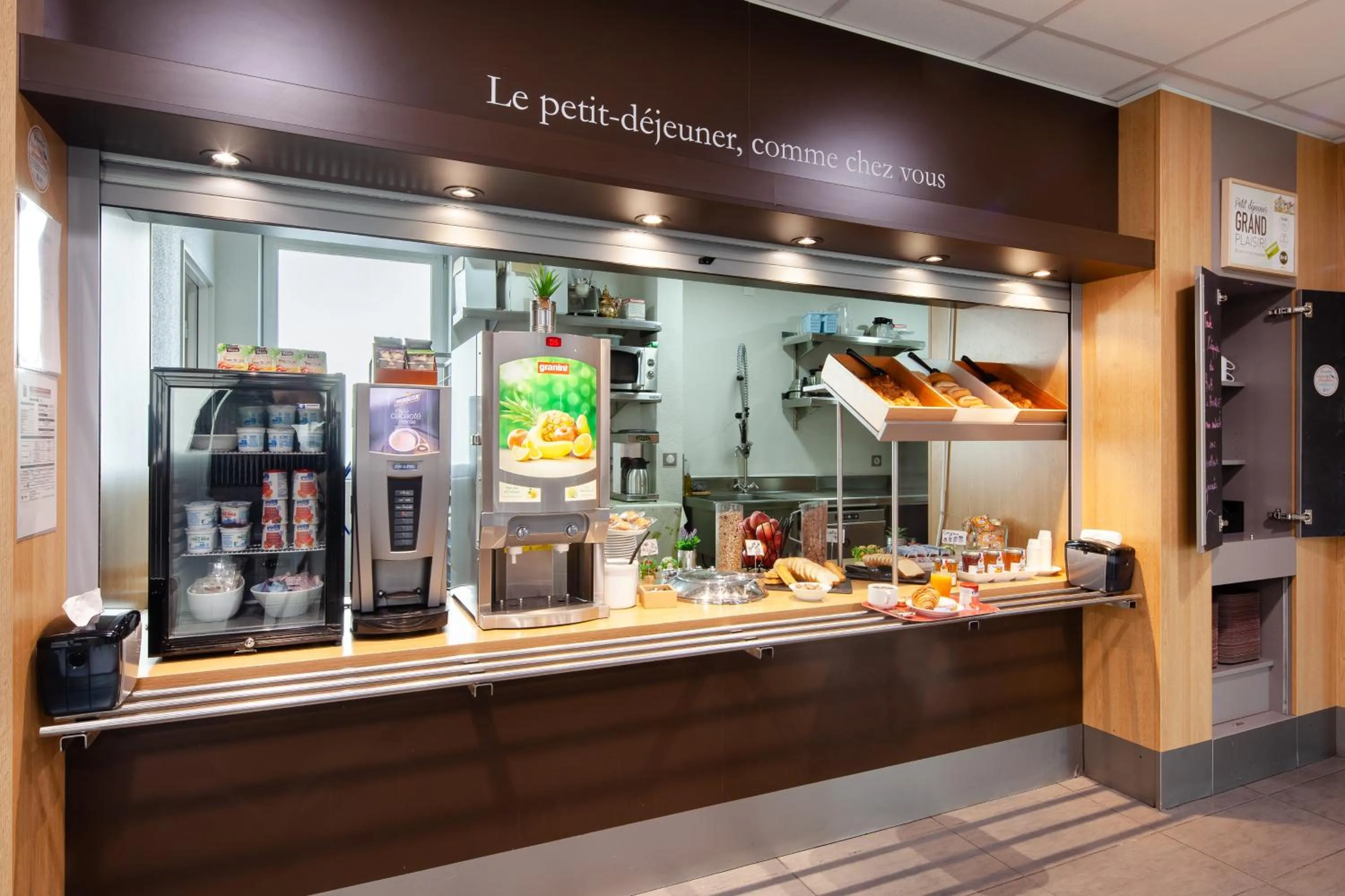 Buffet breakfast in B&B HOTEL Paris Le Bourget