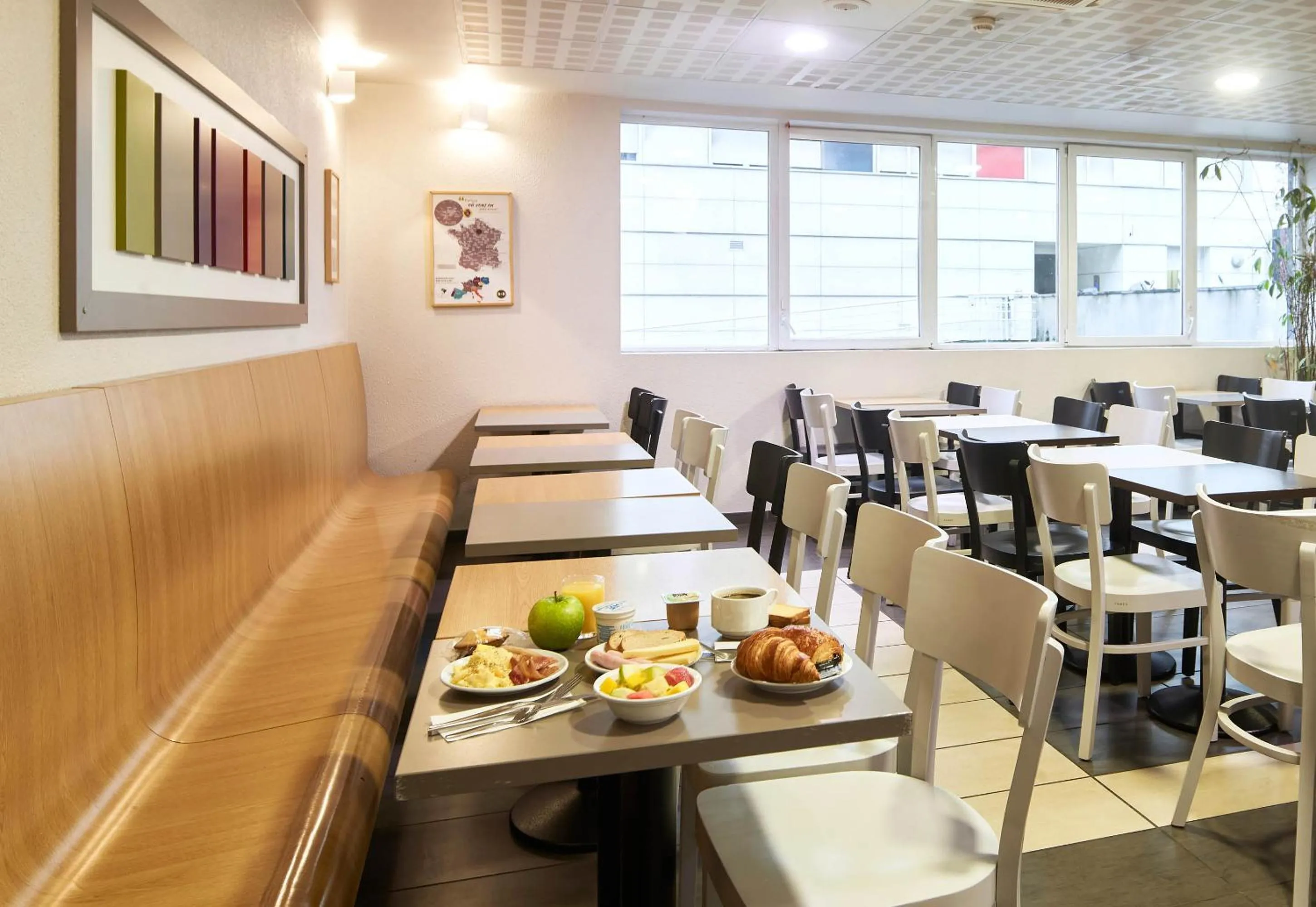 Restaurant/places to eat in B&B HOTEL Paris Le Bourget